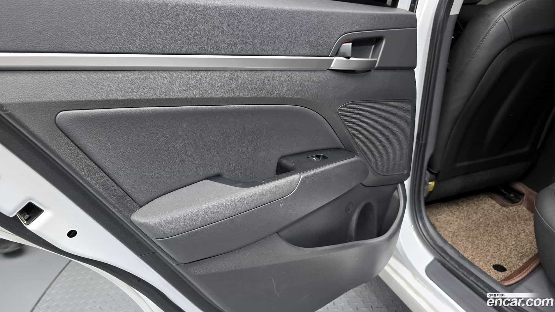 AVANTE Hyundai 2015.11-INNER-035