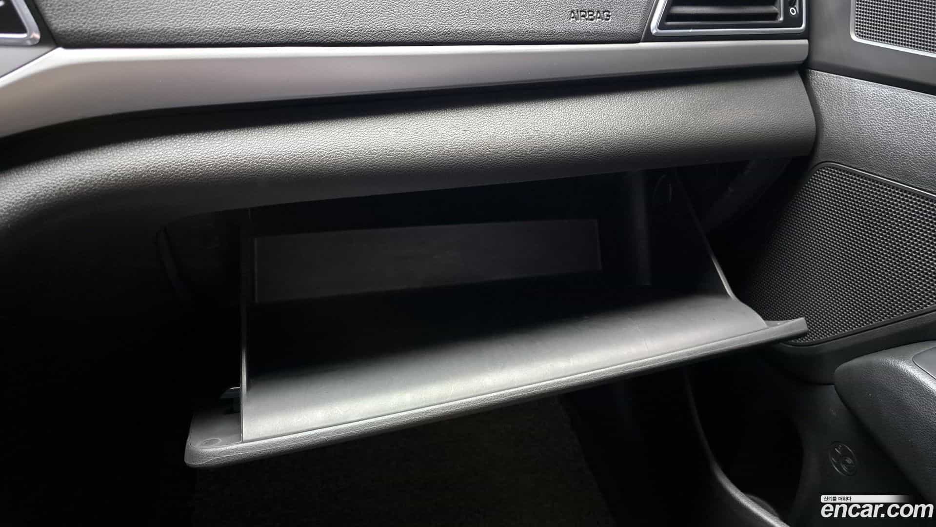 AVANTE Hyundai 2015.11-OPTION-041