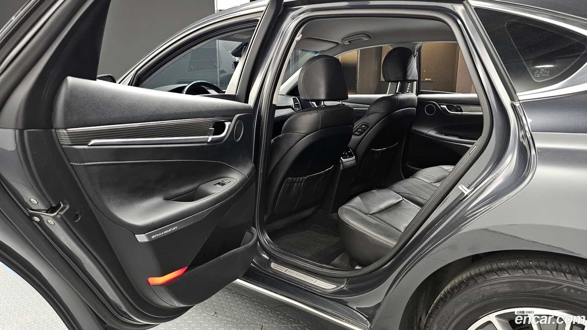 Grandeur Hyundai 2018.11-OPTION-016