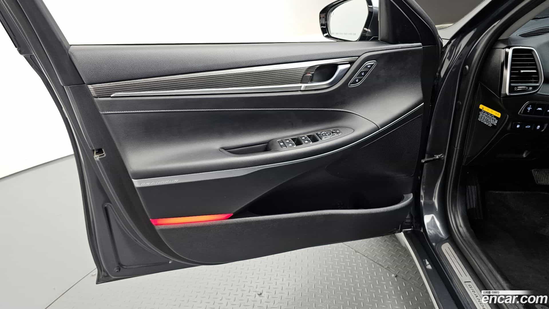 Grandeur Hyundai 2018.11-INNER-034