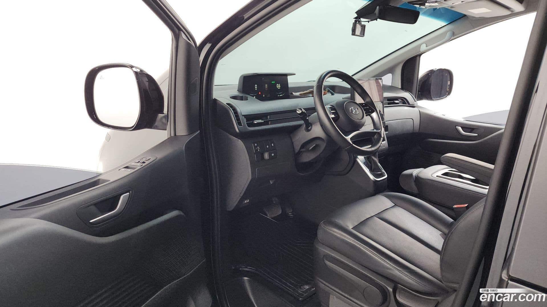 Main__Slider__Photo:Staria Hyundai 2023.10-9