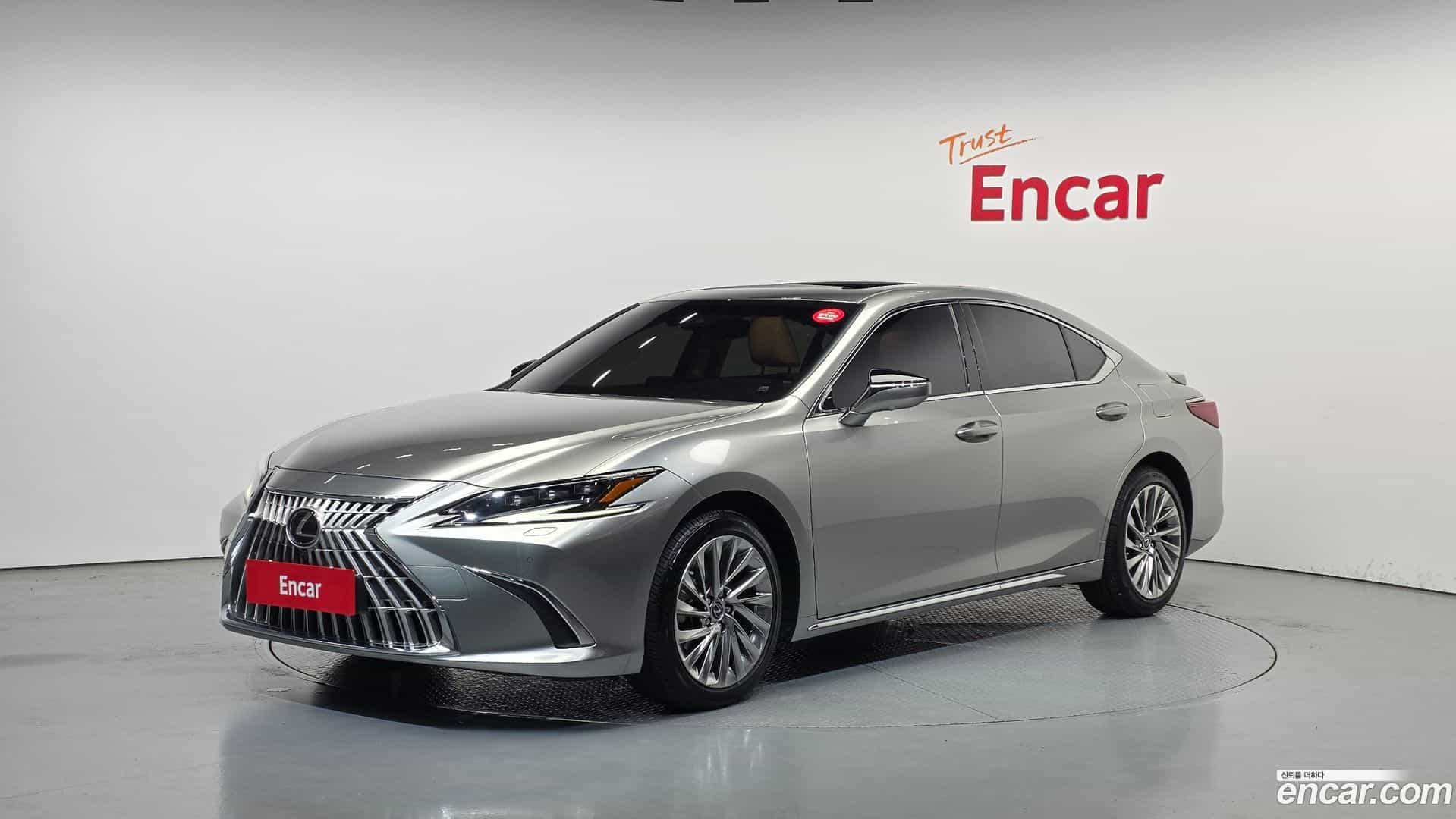 ES Lexus 2025.1-OUTER-001