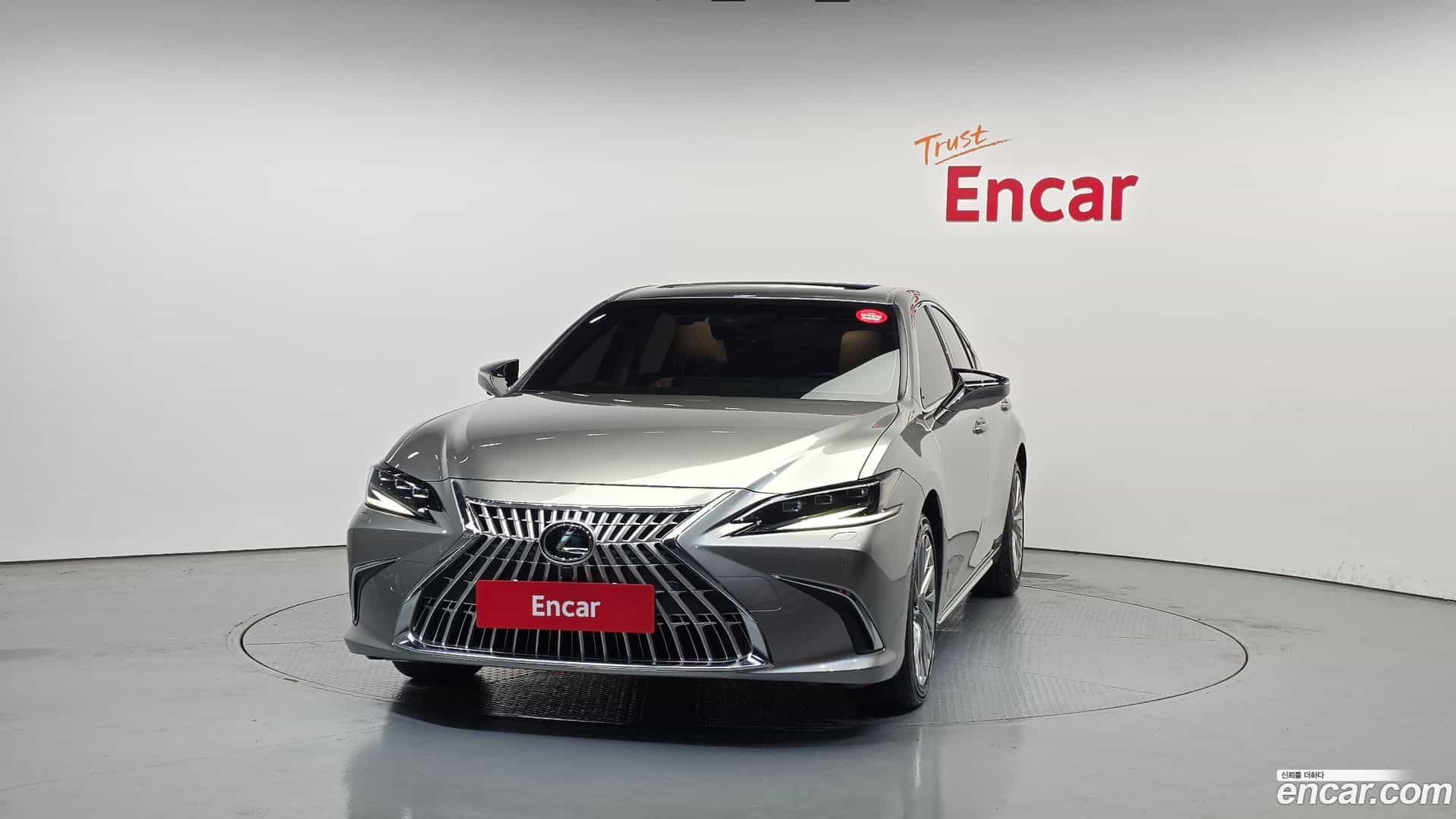 ES Lexus 2025.1-OUTER-003
