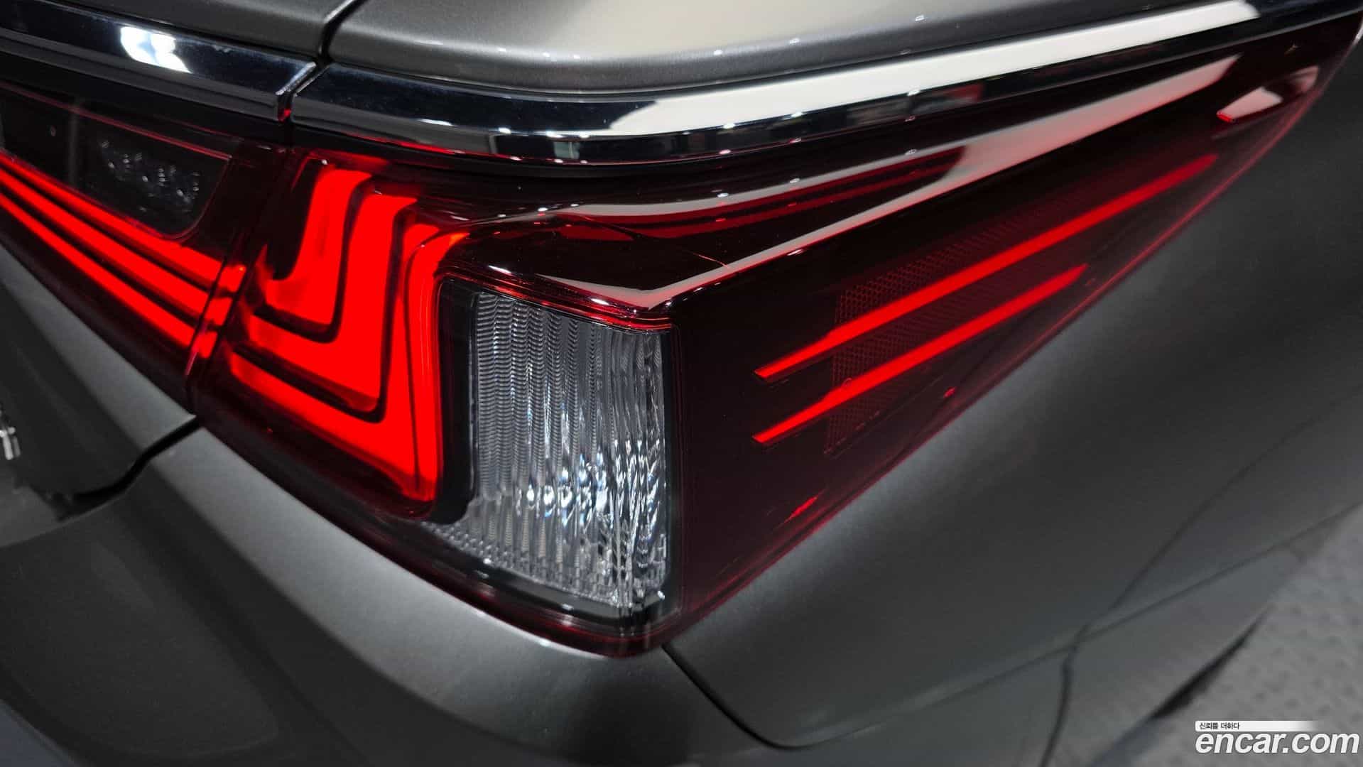 ES Lexus 2025.1-OUTER-033