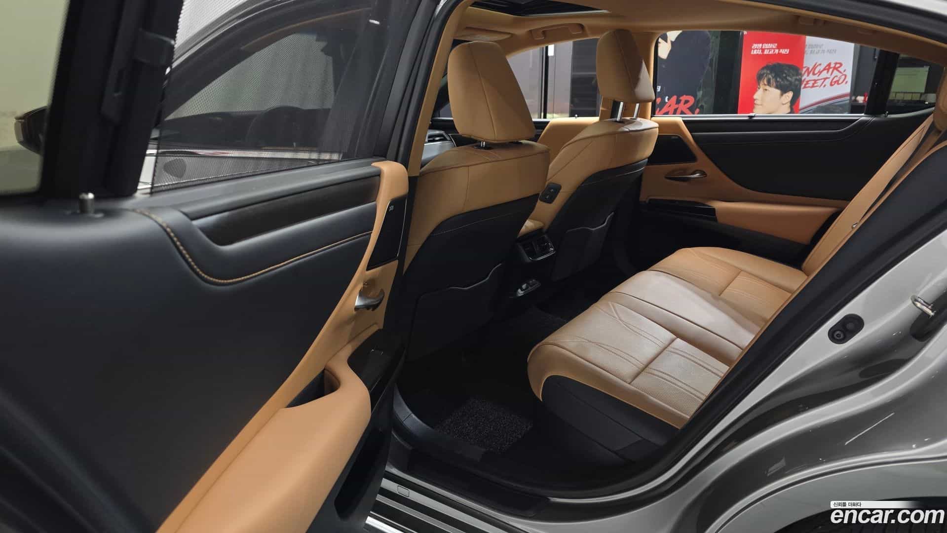 ES Lexus 2025.1-INNER-036