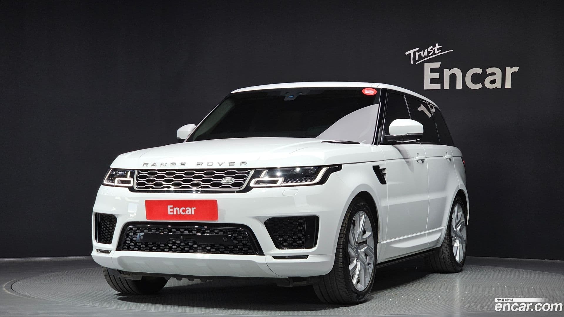 Main__Slider__Photo:Range Rover Sport Land Rover 2022.10-0