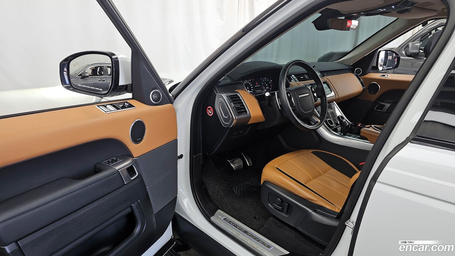 Main__Slider__Photo:Range Rover Sport Land Rover 2022.10-9