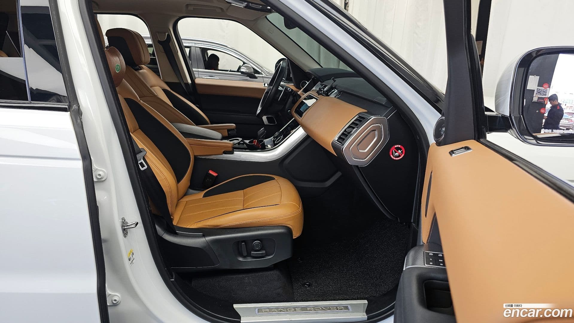 Main__Slider__Photo:Range Rover Sport Land Rover 2022.10-10