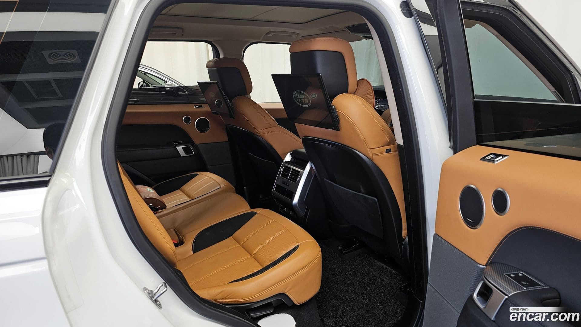 Main__Slider__Photo:Range Rover Sport Land Rover 2022.10-11