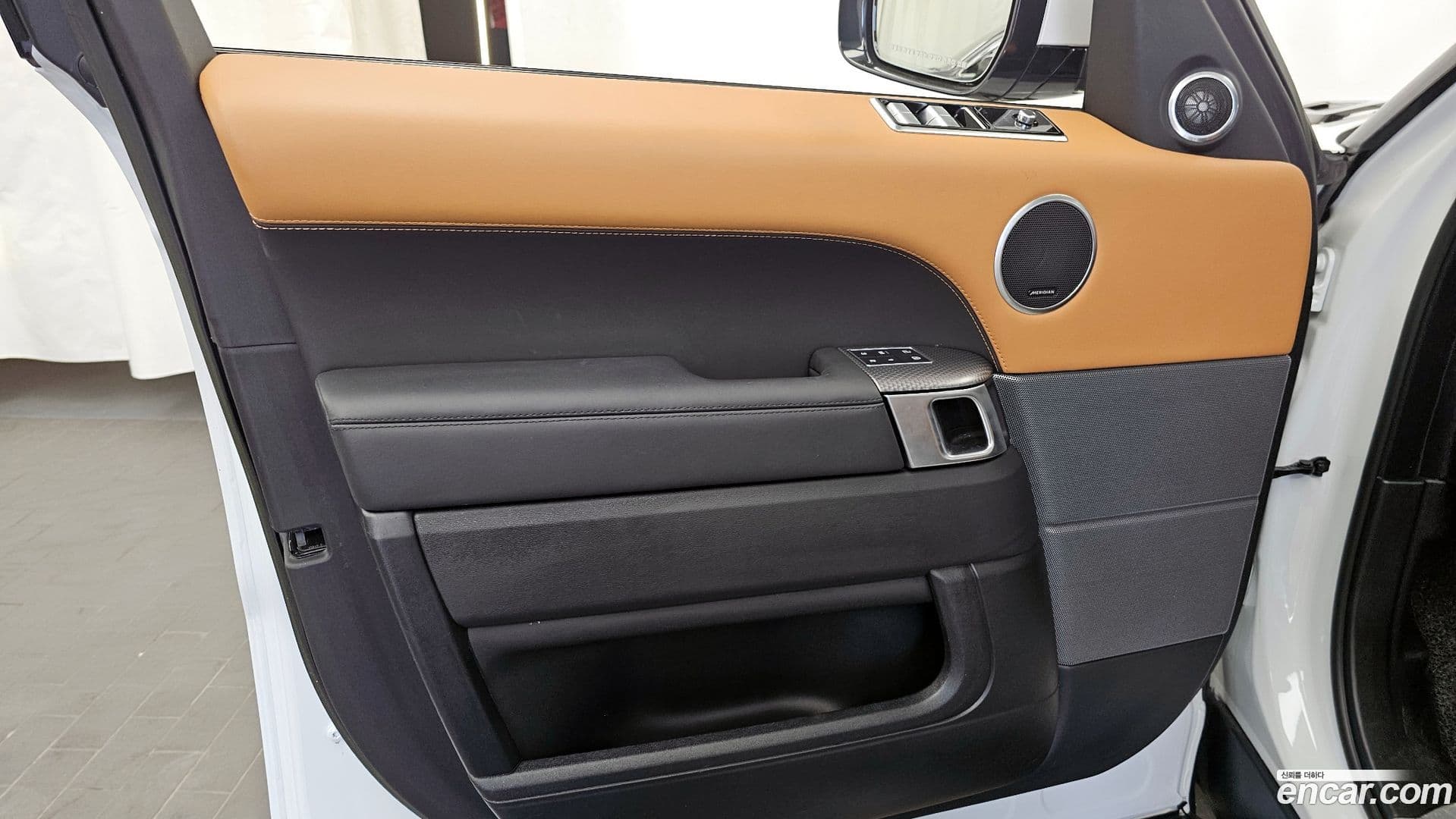 Main__Slider__Photo:Range Rover Sport Land Rover 2022.10-23