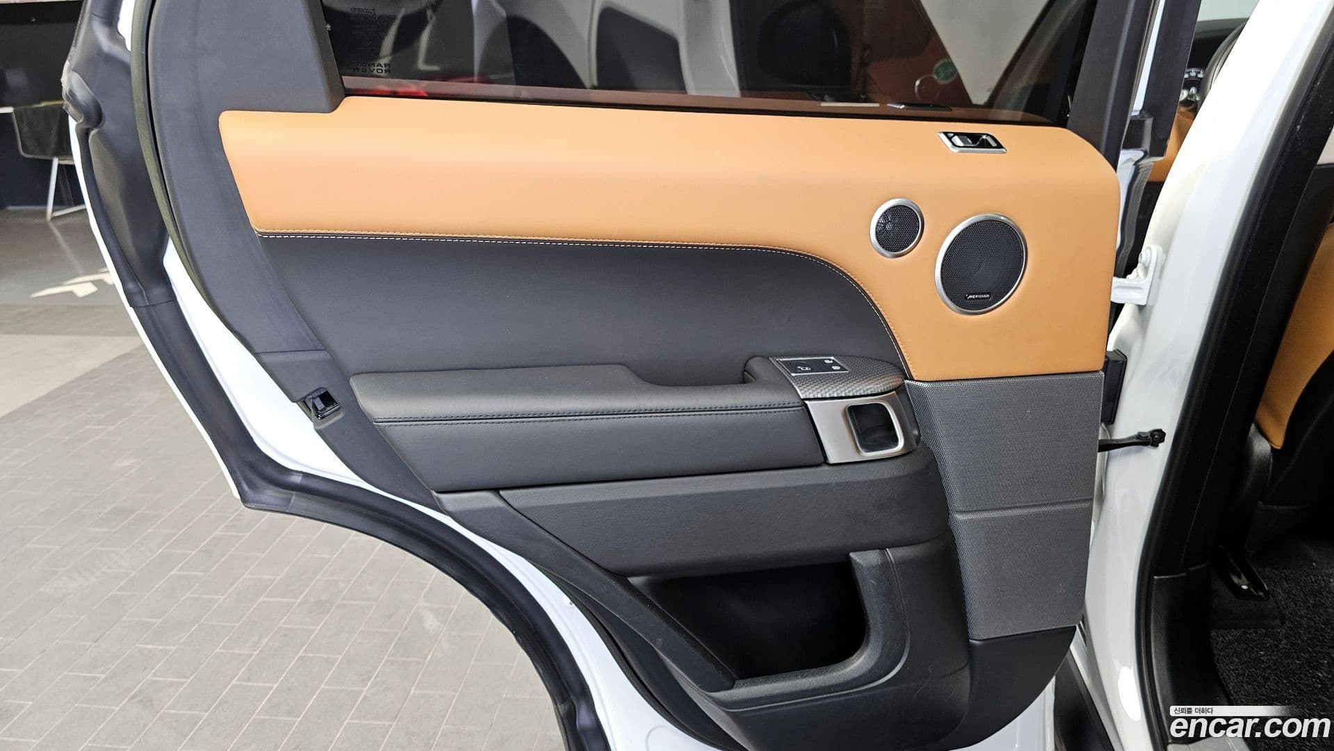Main__Slider__Photo:Range Rover Sport Land Rover 2022.10-24