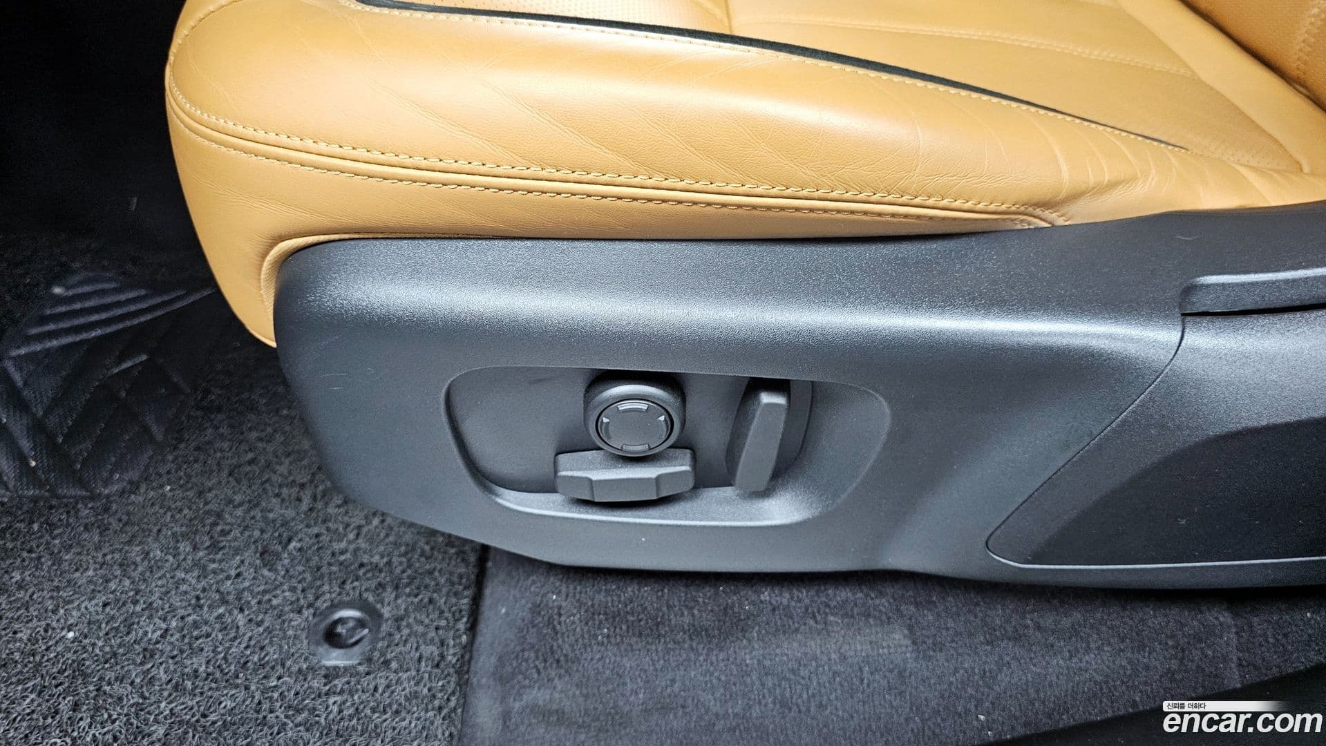 Main__Slider__Photo:Range Rover Sport Land Rover 2022.10-31
