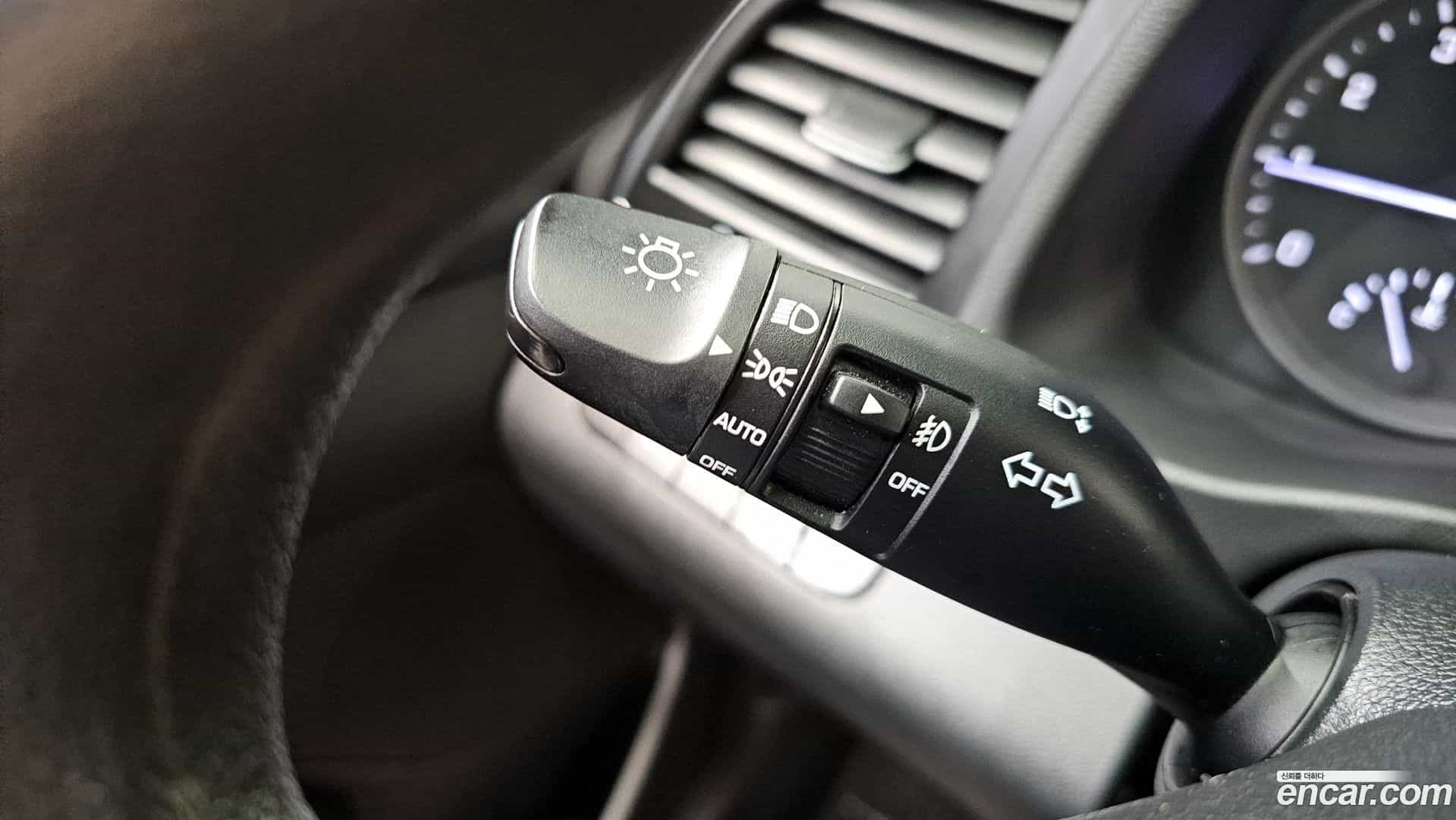 AVANTE Hyundai 2017.10-OPTION-021