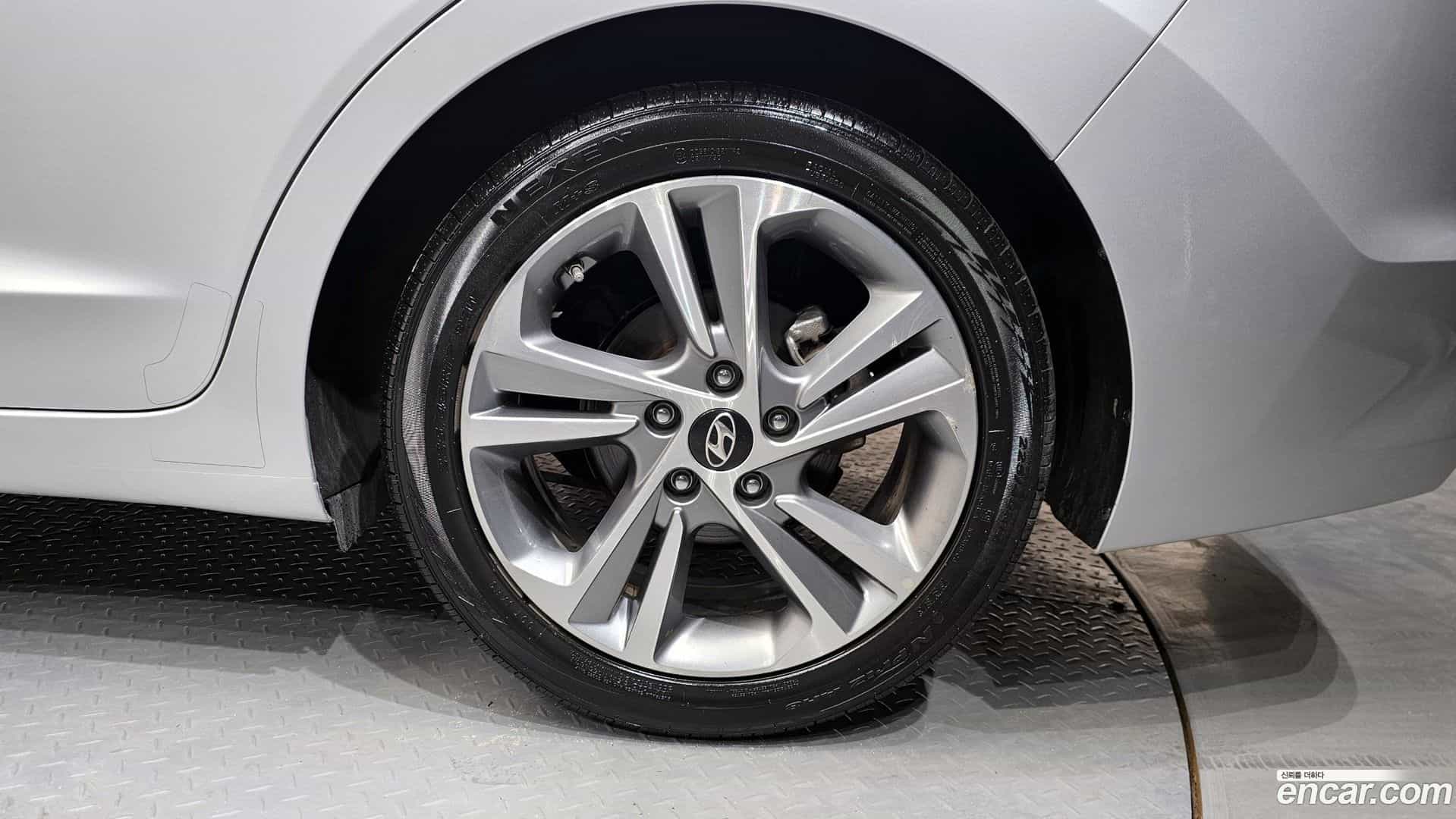 AVANTE Hyundai 2017.10-OUTER-031