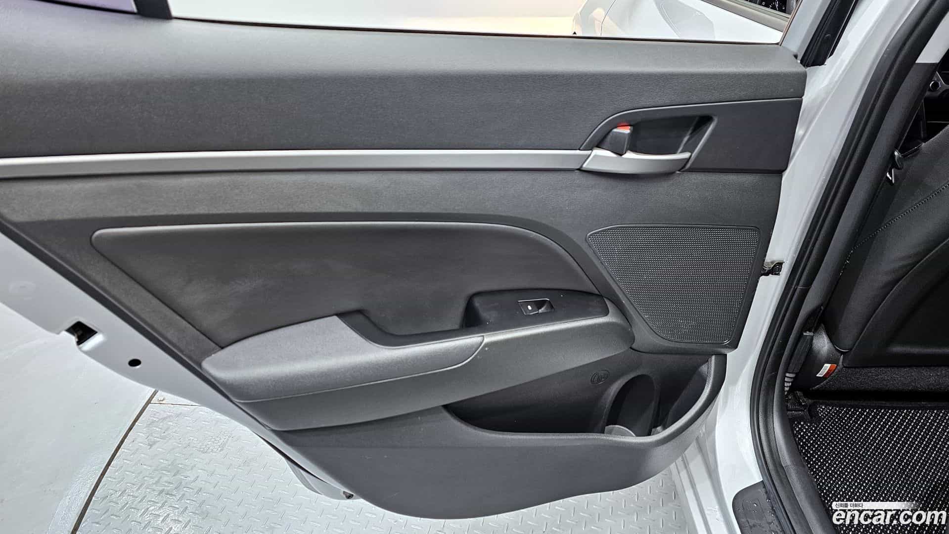AVANTE Hyundai 2017.10-INNER-035