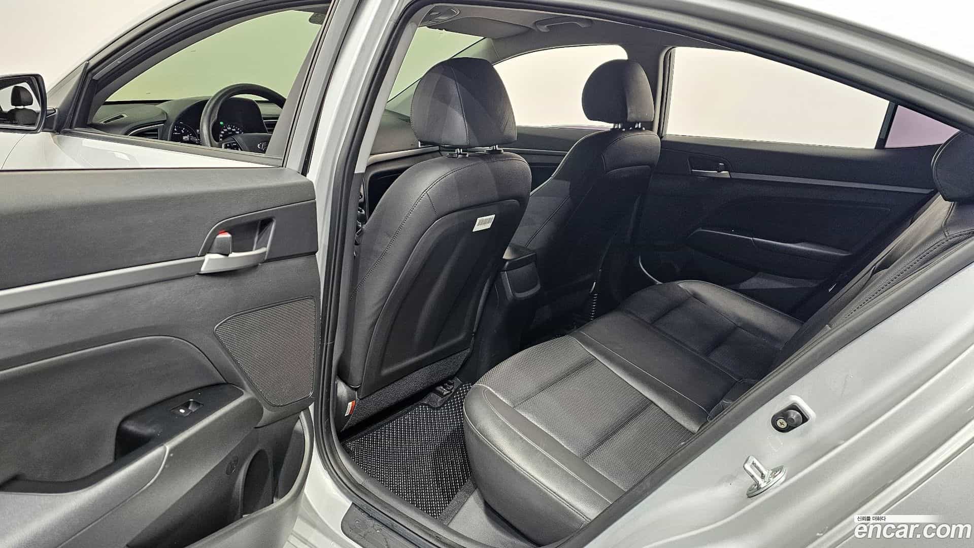 AVANTE Hyundai 2017.10-OPTION-042