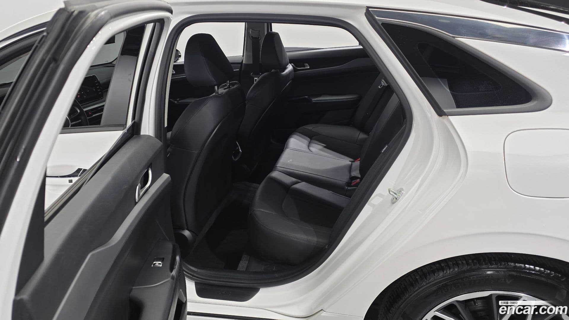Main__Slider__Photo:K5 Kia 2023.2-10