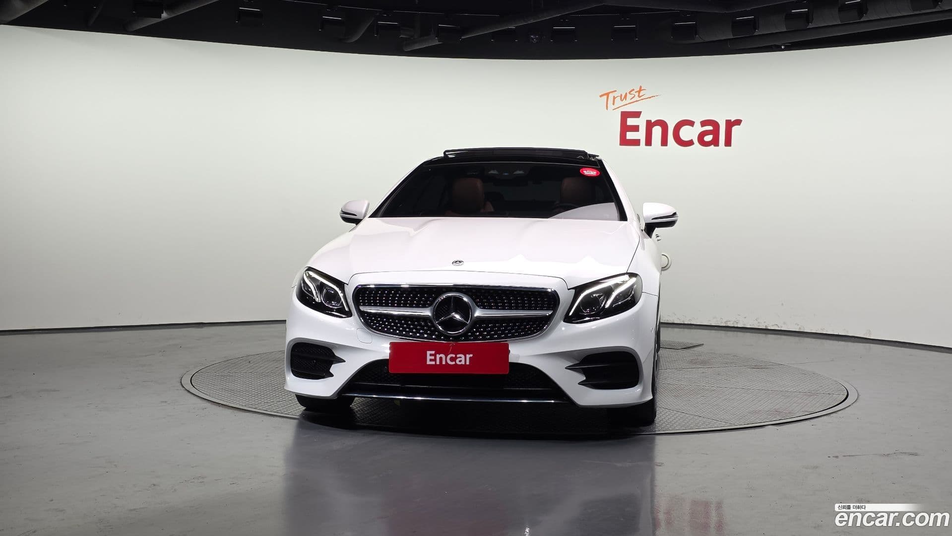 Main__Slider__Photo:E-Class Mercedes-Benz 2019.0-2