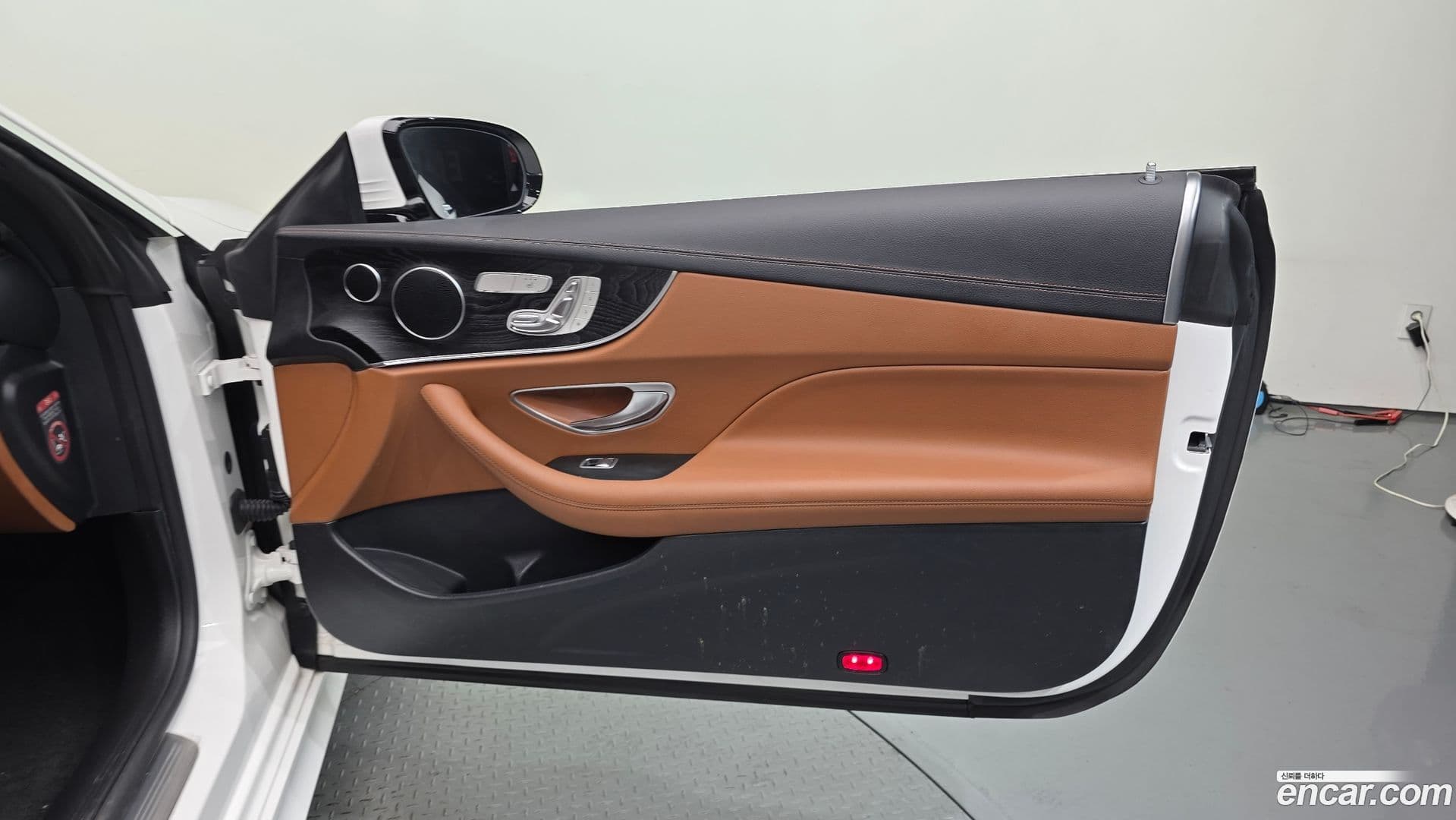 Main__Slider__Photo:E-Class Mercedes-Benz 2019.0-24