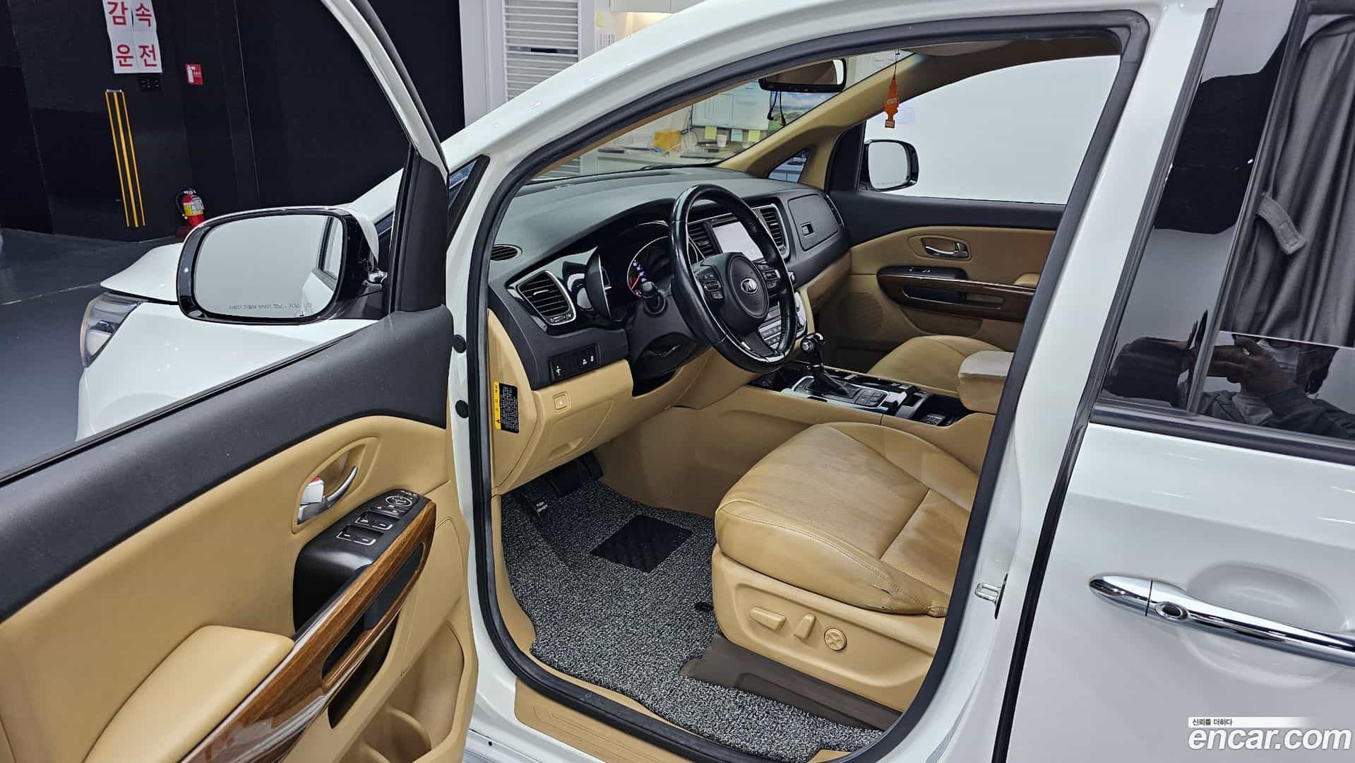 Canival Kia 2015.1-INNER-010