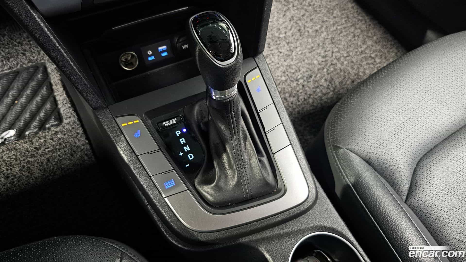 AVANTE Hyundai 2018.1-INNER-009