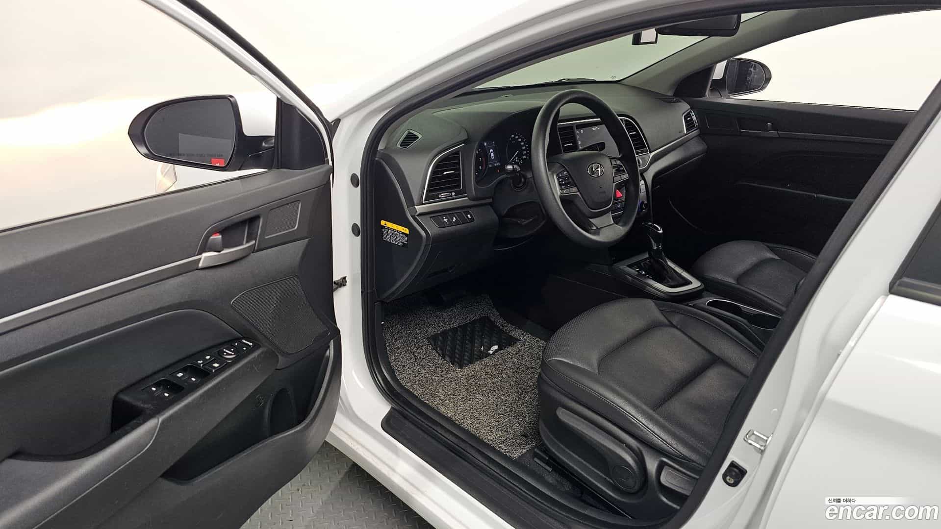 AVANTE Hyundai 2018.1-INNER-010