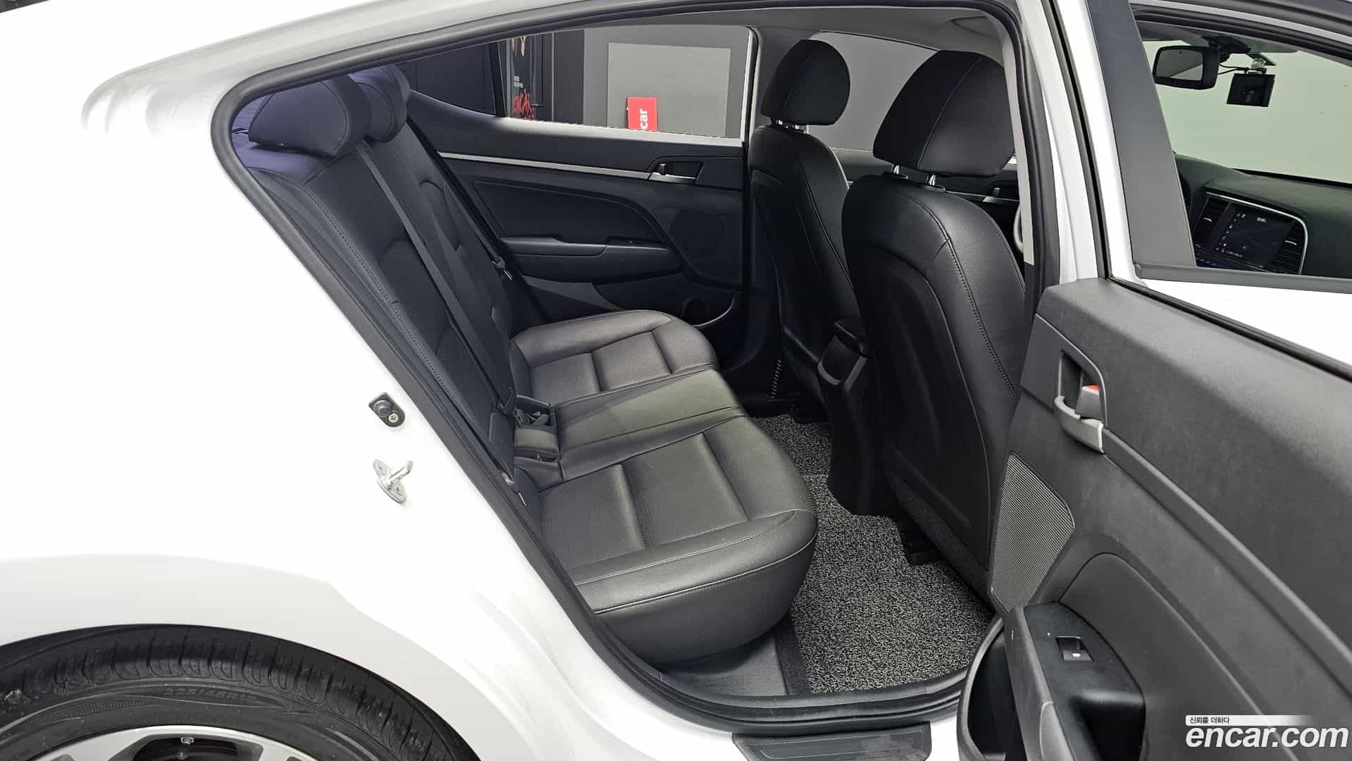 AVANTE Hyundai 2018.1-OPTION-016