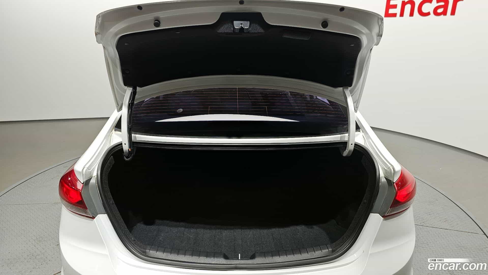 AVANTE Hyundai 2018.1-OPTION-024