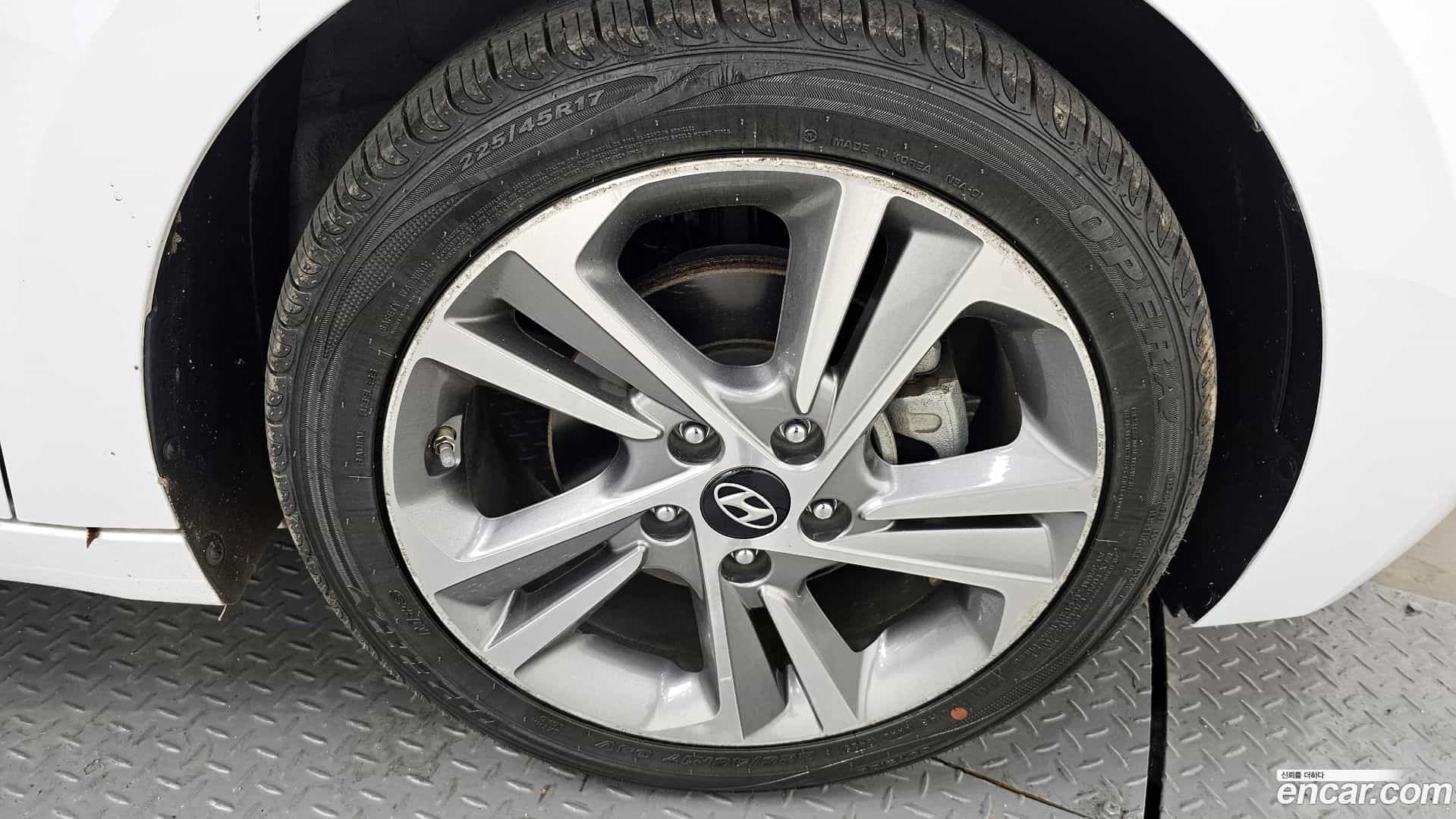 AVANTE Hyundai 2018.1-OUTER-031