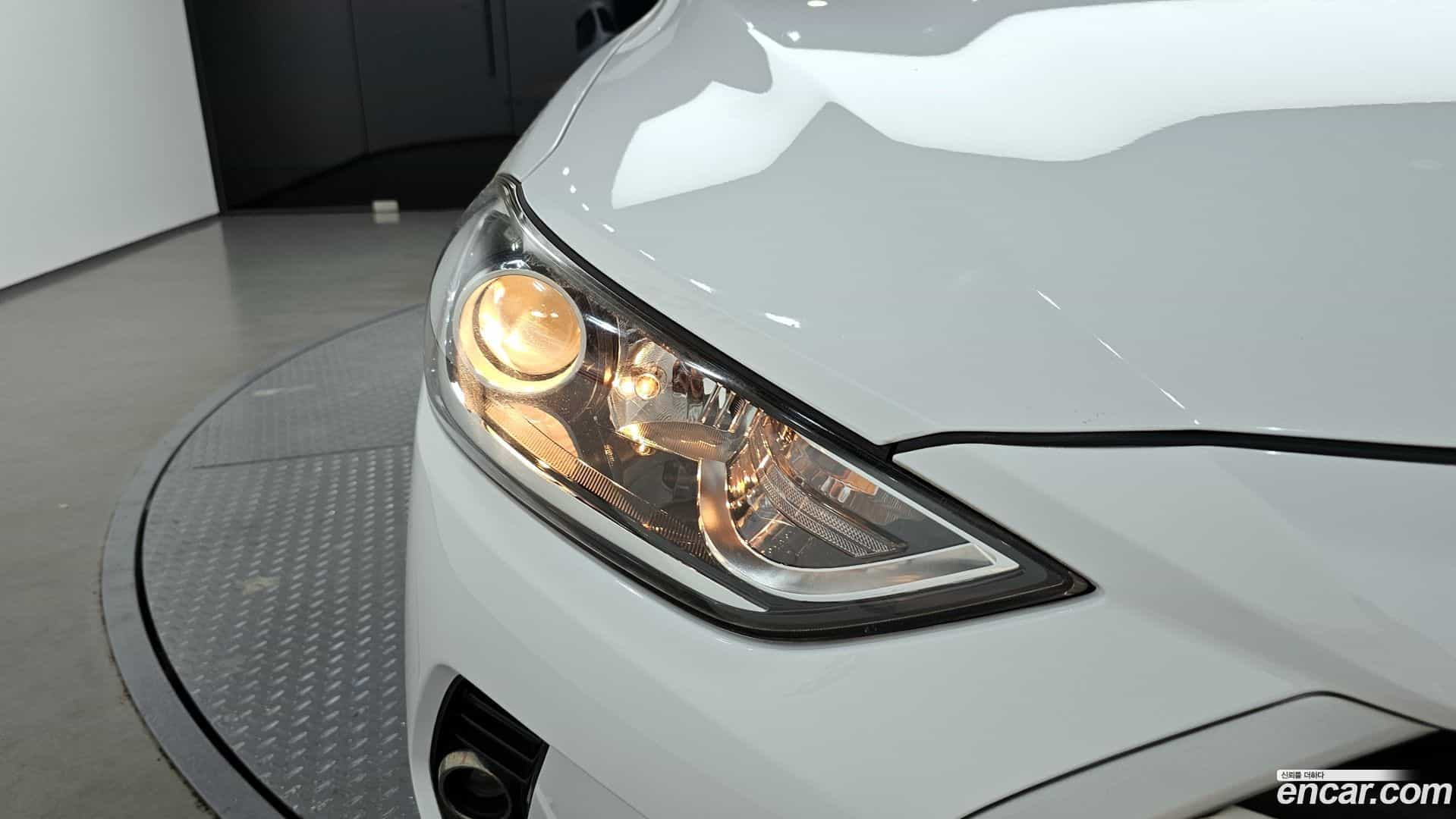 AVANTE Hyundai 2018.1-OUTER-032