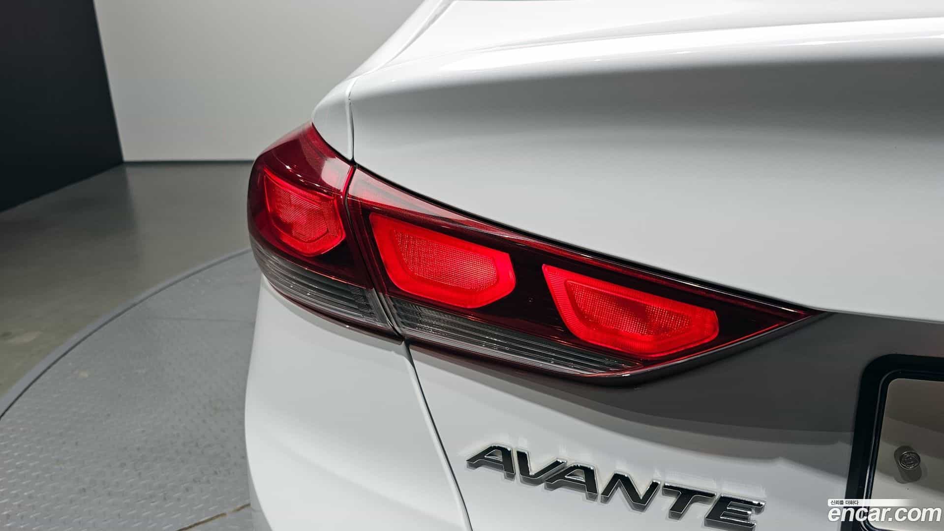 AVANTE Hyundai 2018.1-OUTER-033