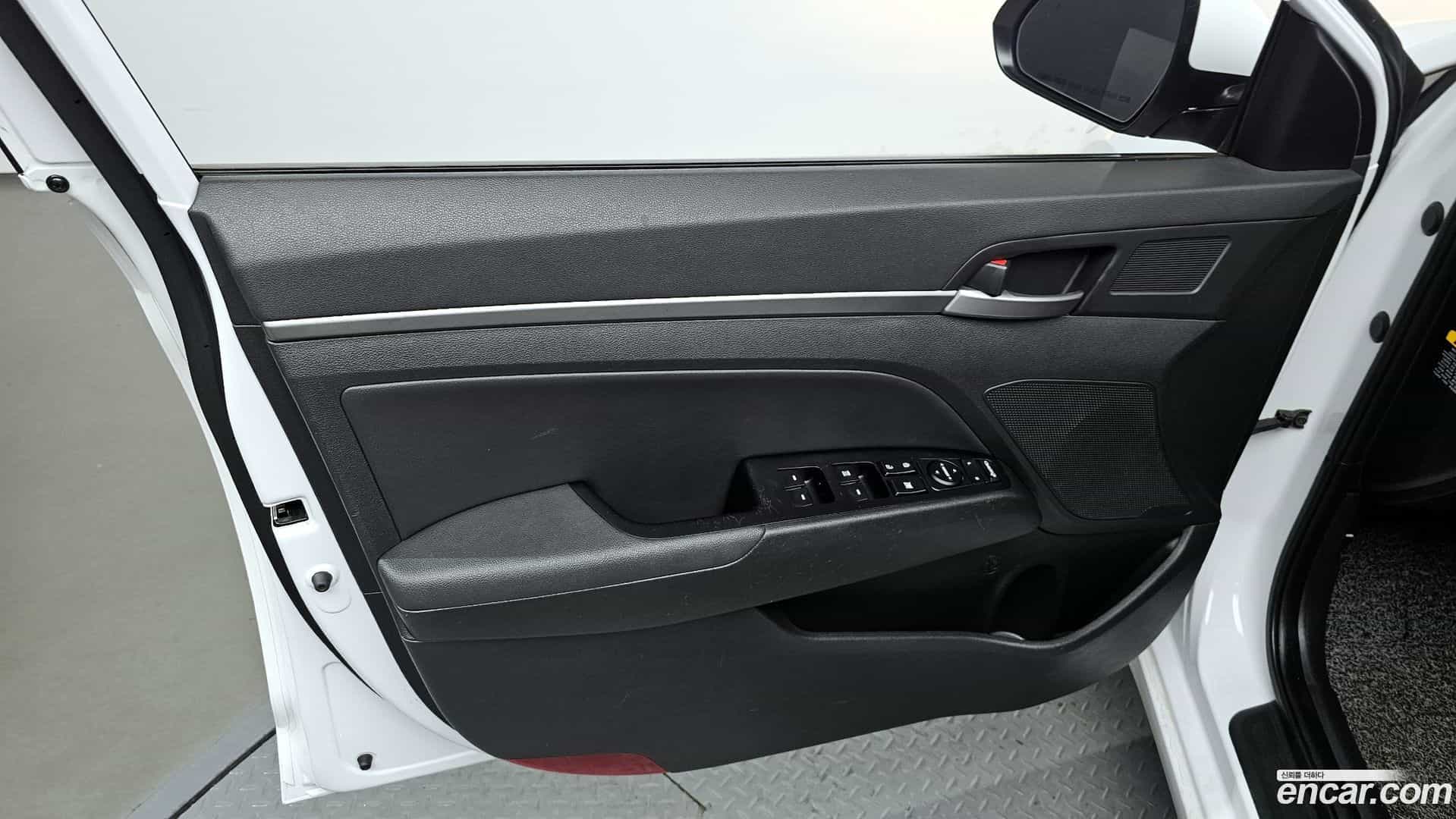 AVANTE Hyundai 2018.1-INNER-034