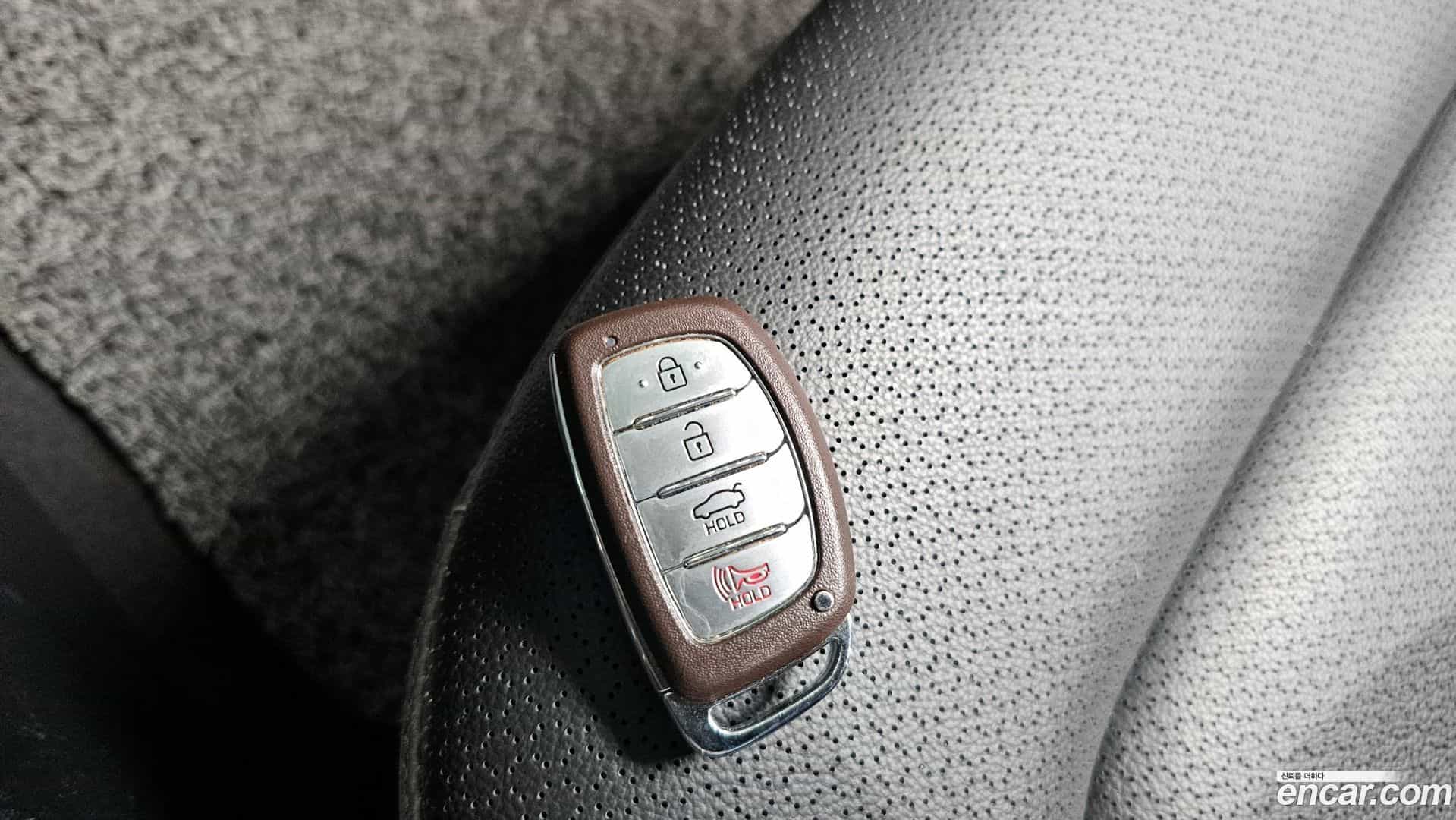 AVANTE Hyundai 2018.1-INNER-036