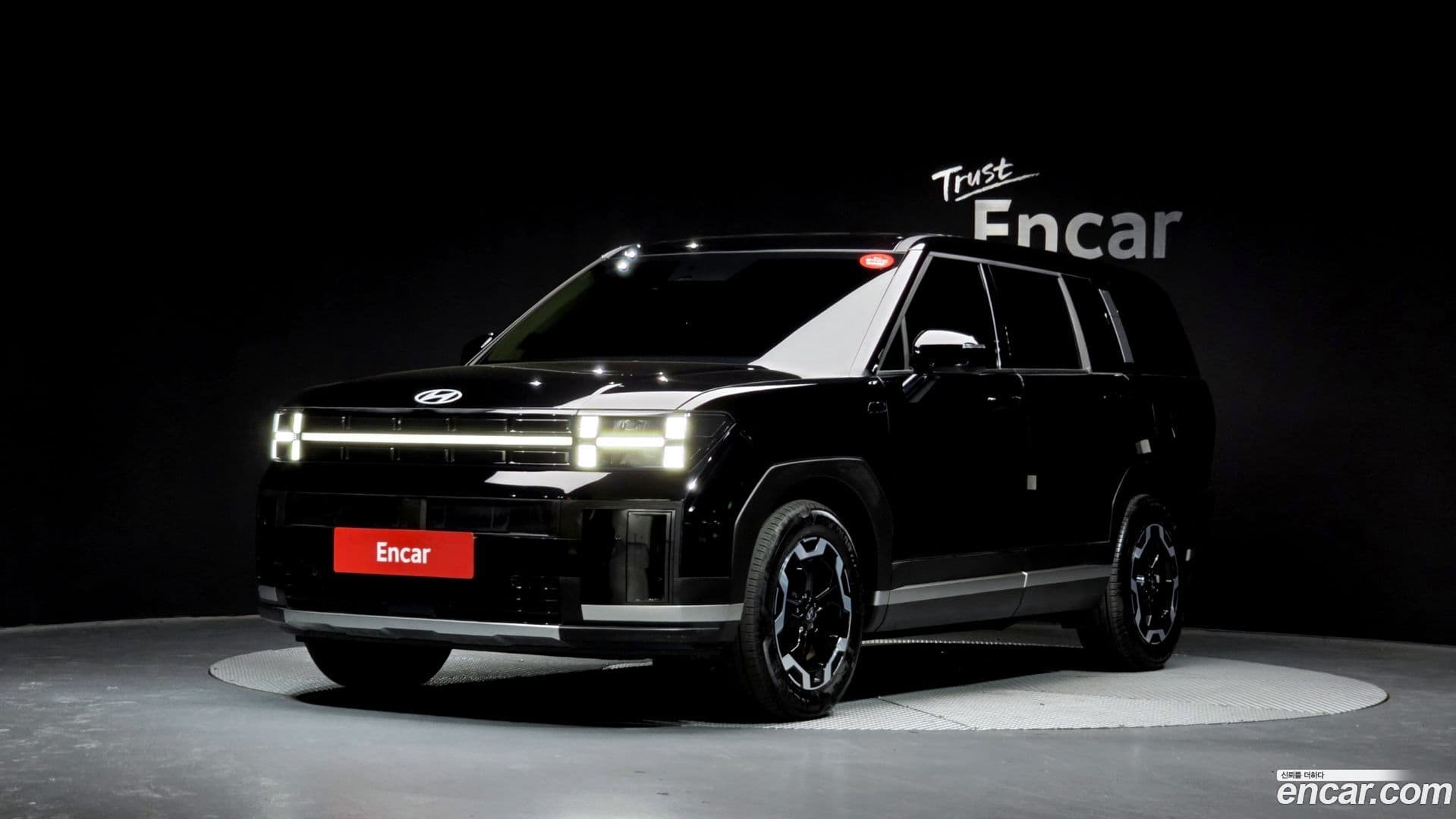 Main__Slider__Photo:Santafe Hyundai 2023.8-0