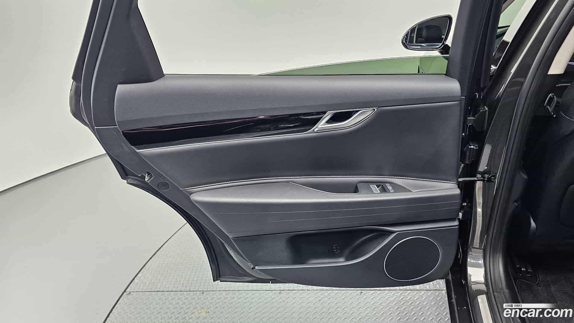 G80 Genesis 2022.4-INNER-035