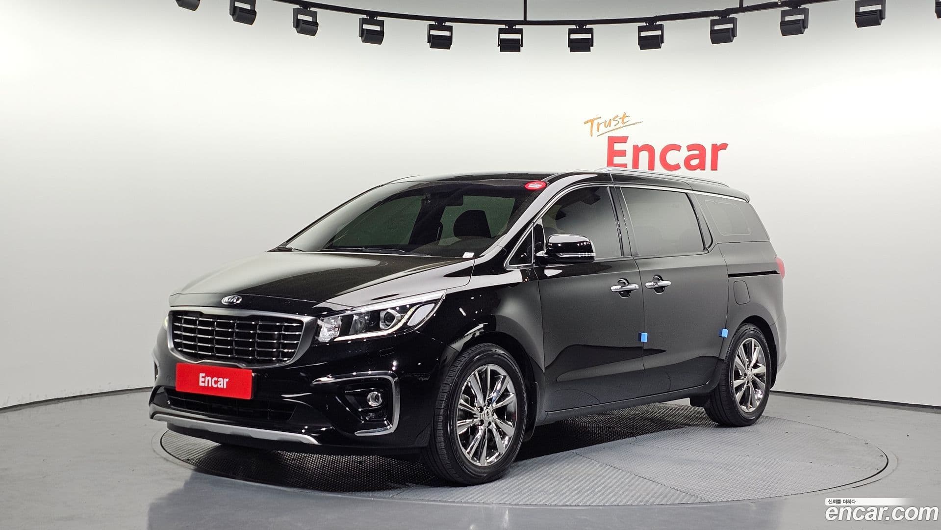 Main__Slider__Photo:Canival Kia 2019.11-0