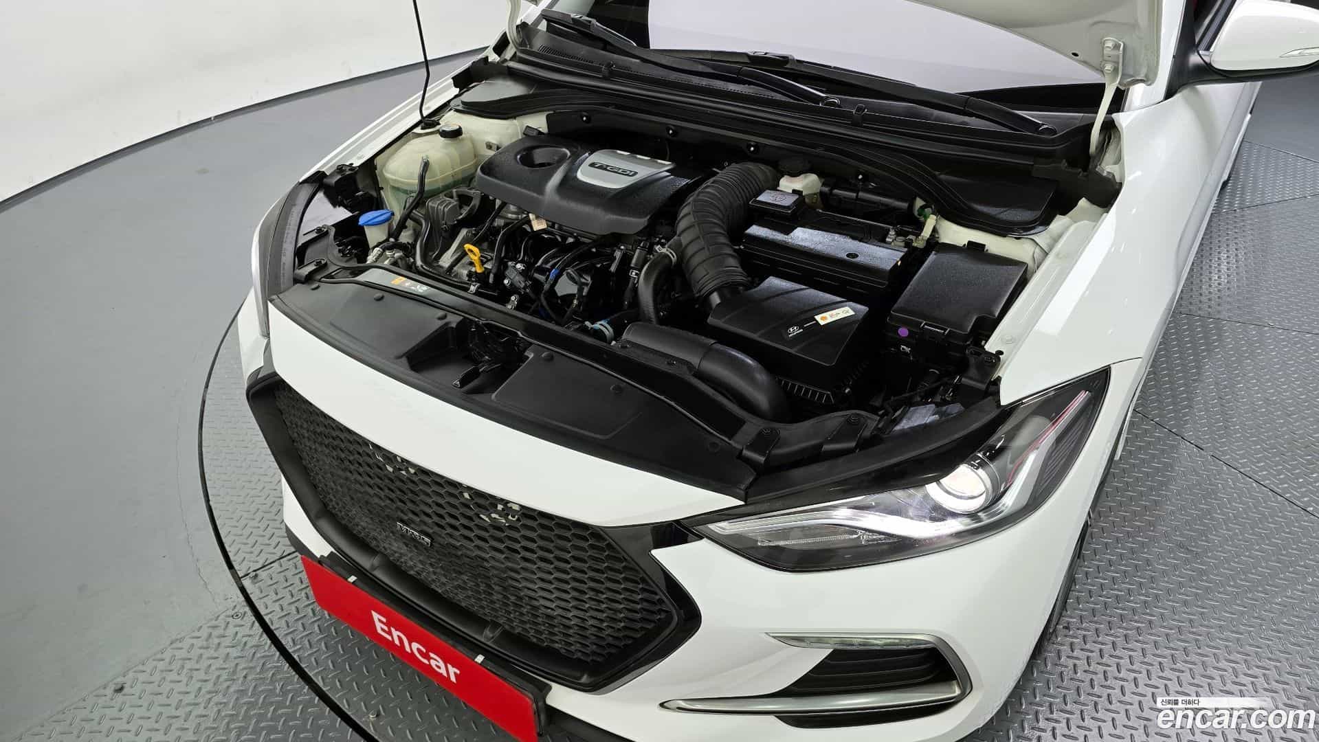 AVANTE Hyundai 2016.6-OUTER-006