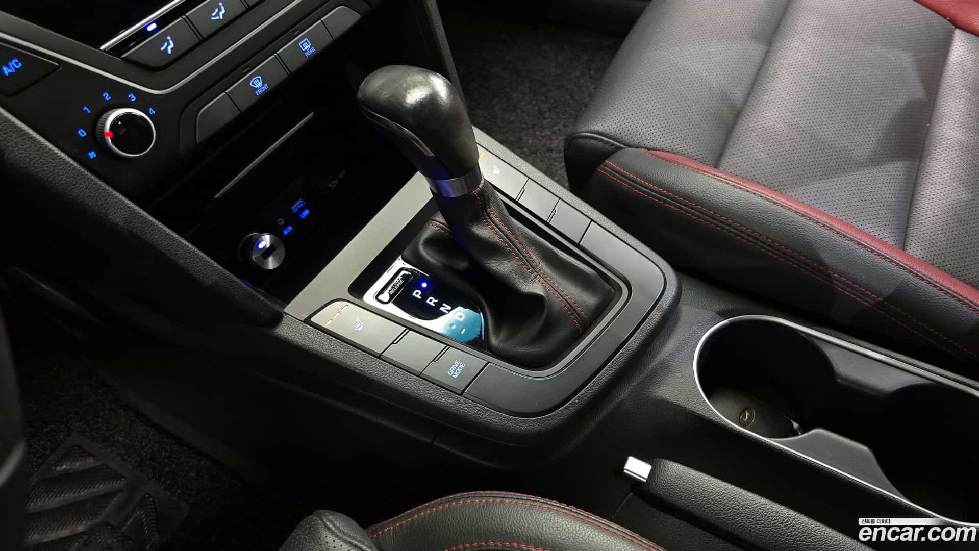 AVANTE Hyundai 2016.6-INNER-009