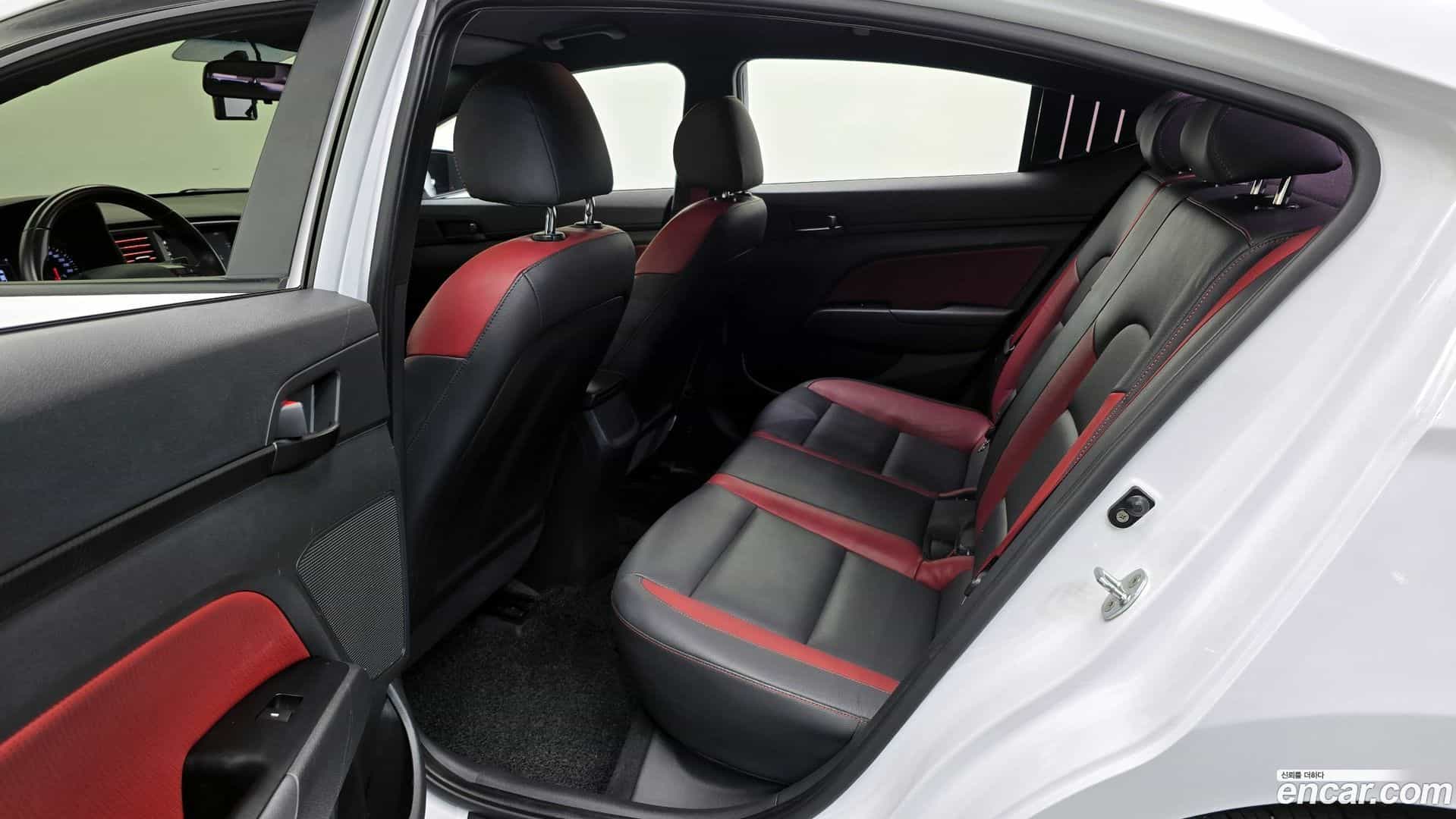 AVANTE Hyundai 2016.6-OPTION-016