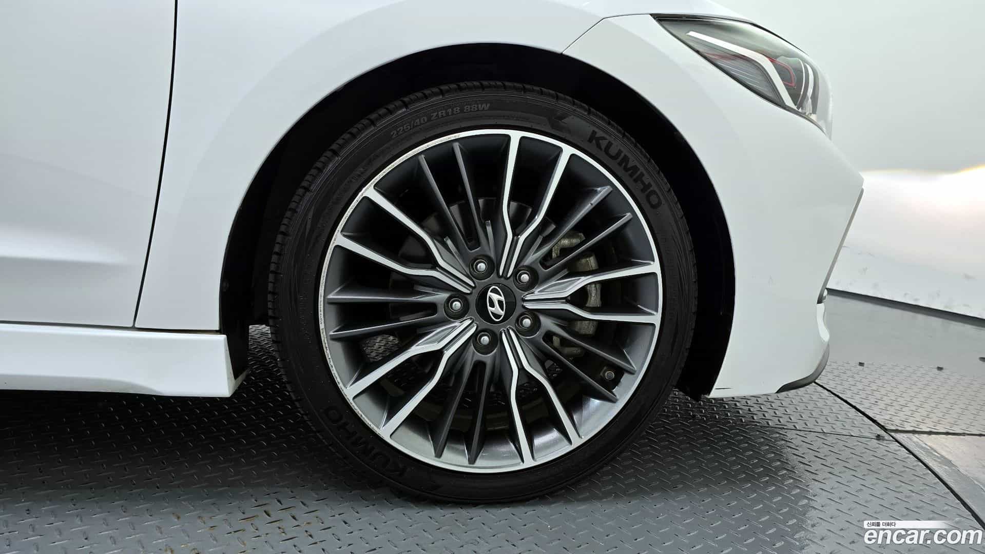 AVANTE Hyundai 2016.6-OUTER-031