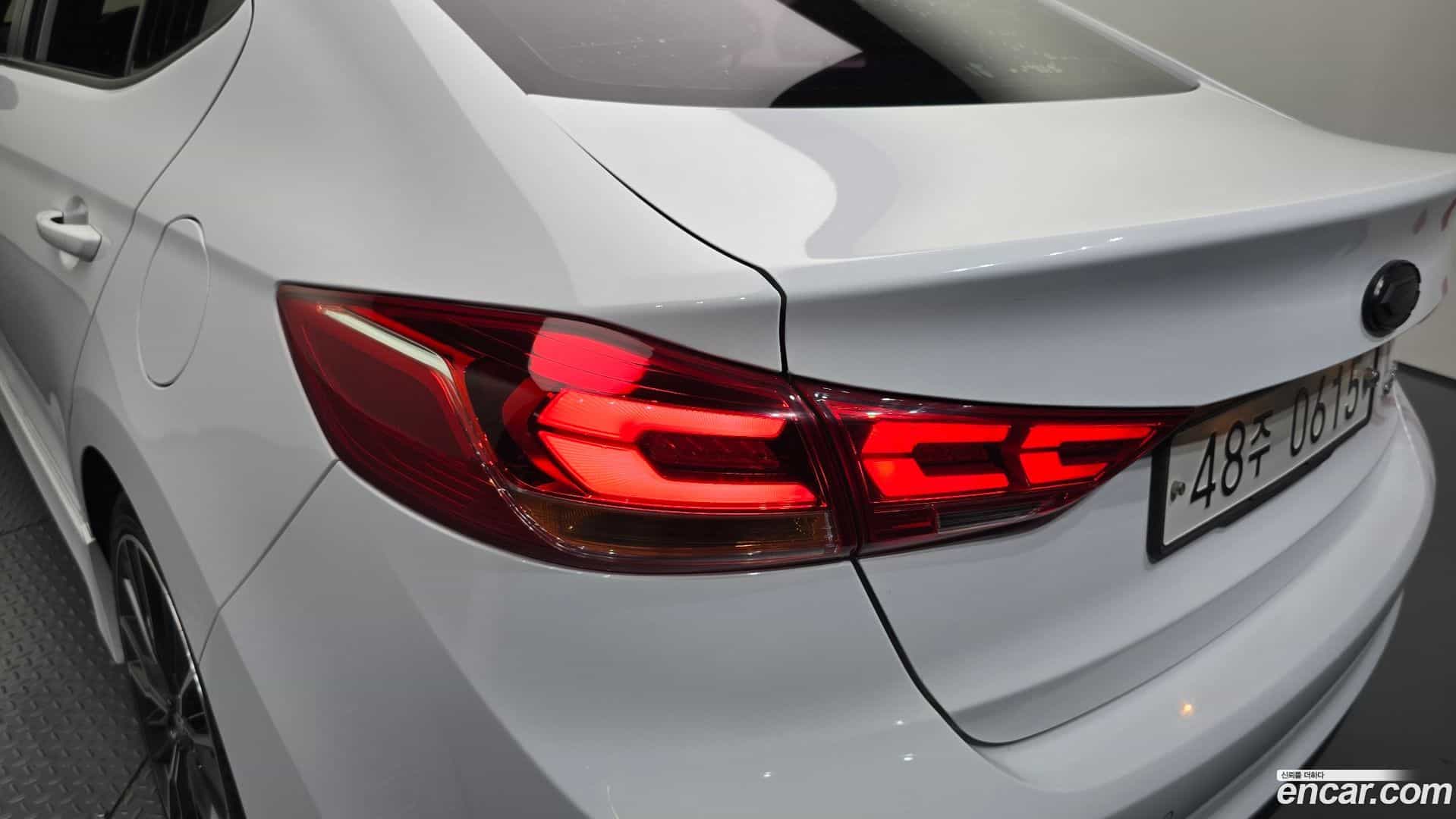 AVANTE Hyundai 2016.6-OUTER-033
