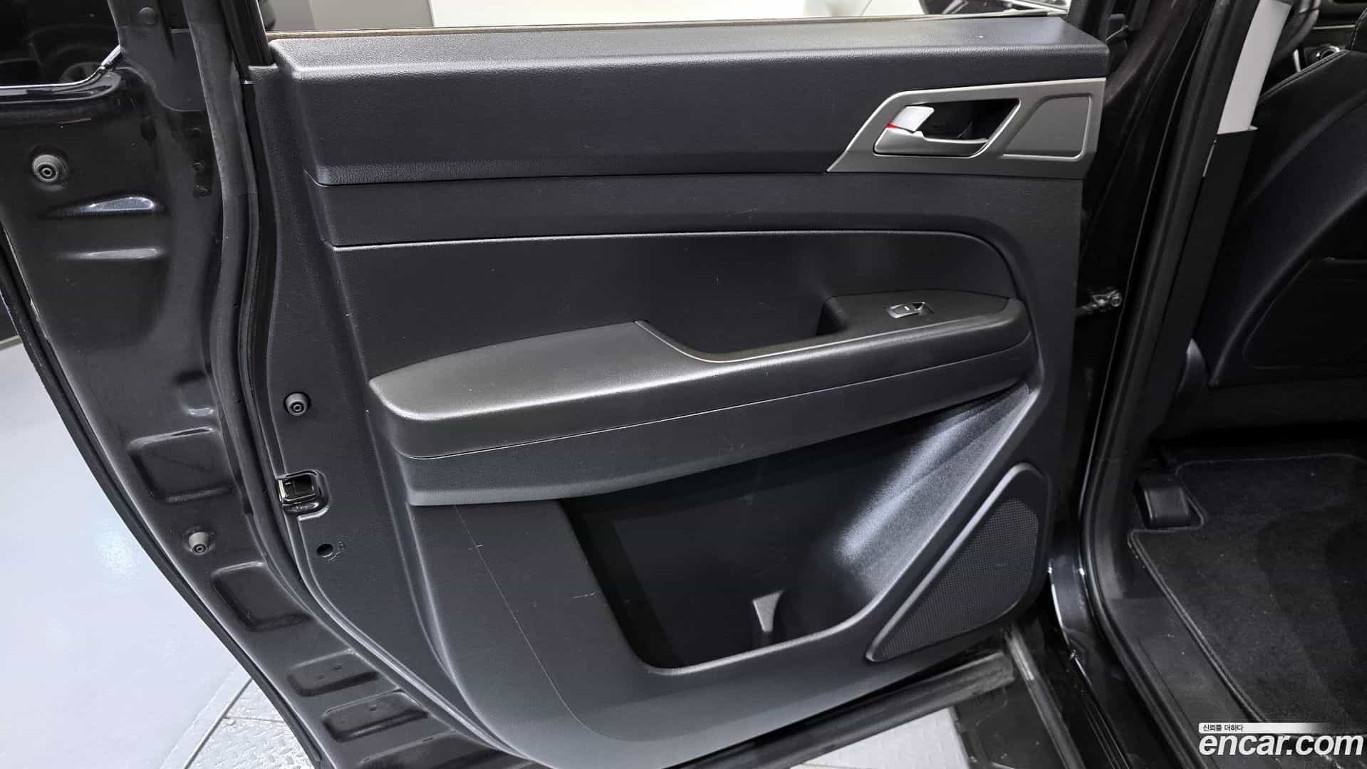 Rexton KG Mobility 2018.5-INNER-035