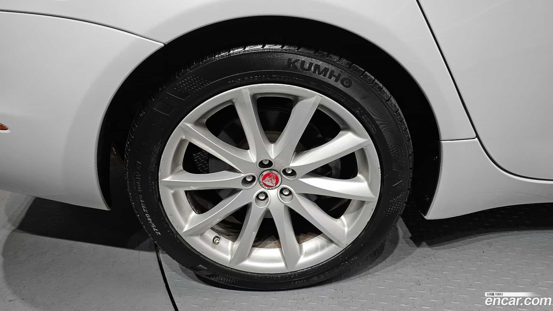 XJ Jaguar 2017.11-OUTER-005