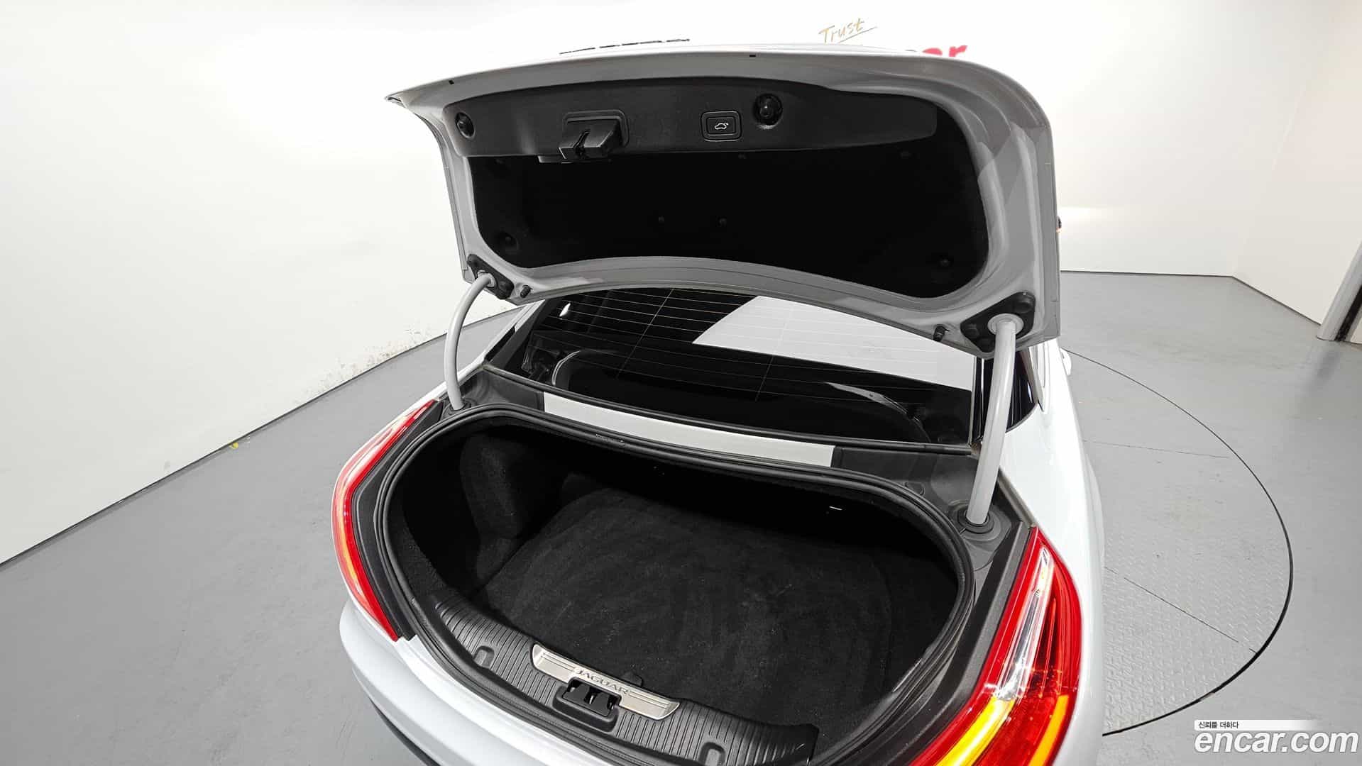 XJ Jaguar 2017.11-OPTION-024