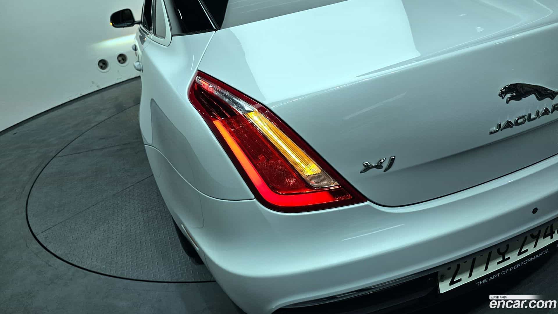 XJ Jaguar 2017.11-OUTER-033