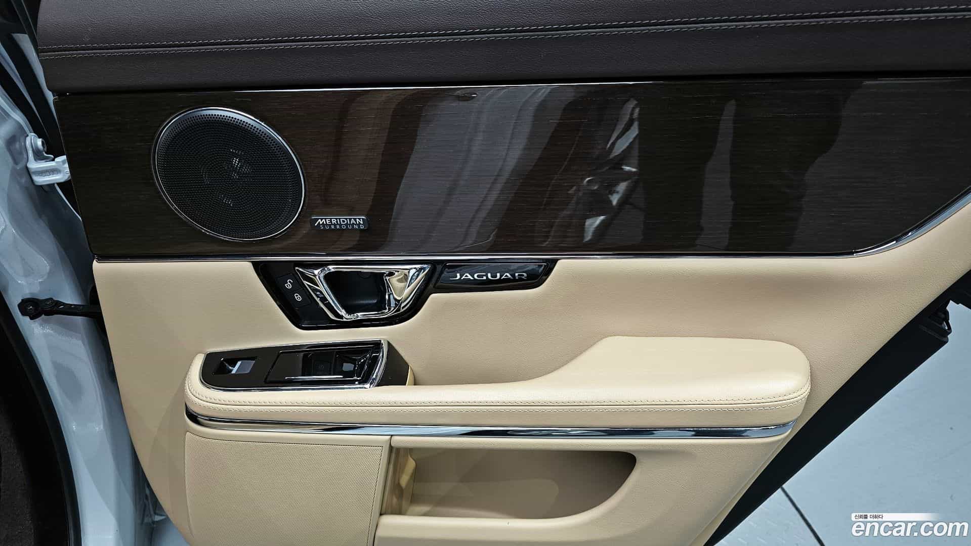 XJ Jaguar 2017.11-INNER-035