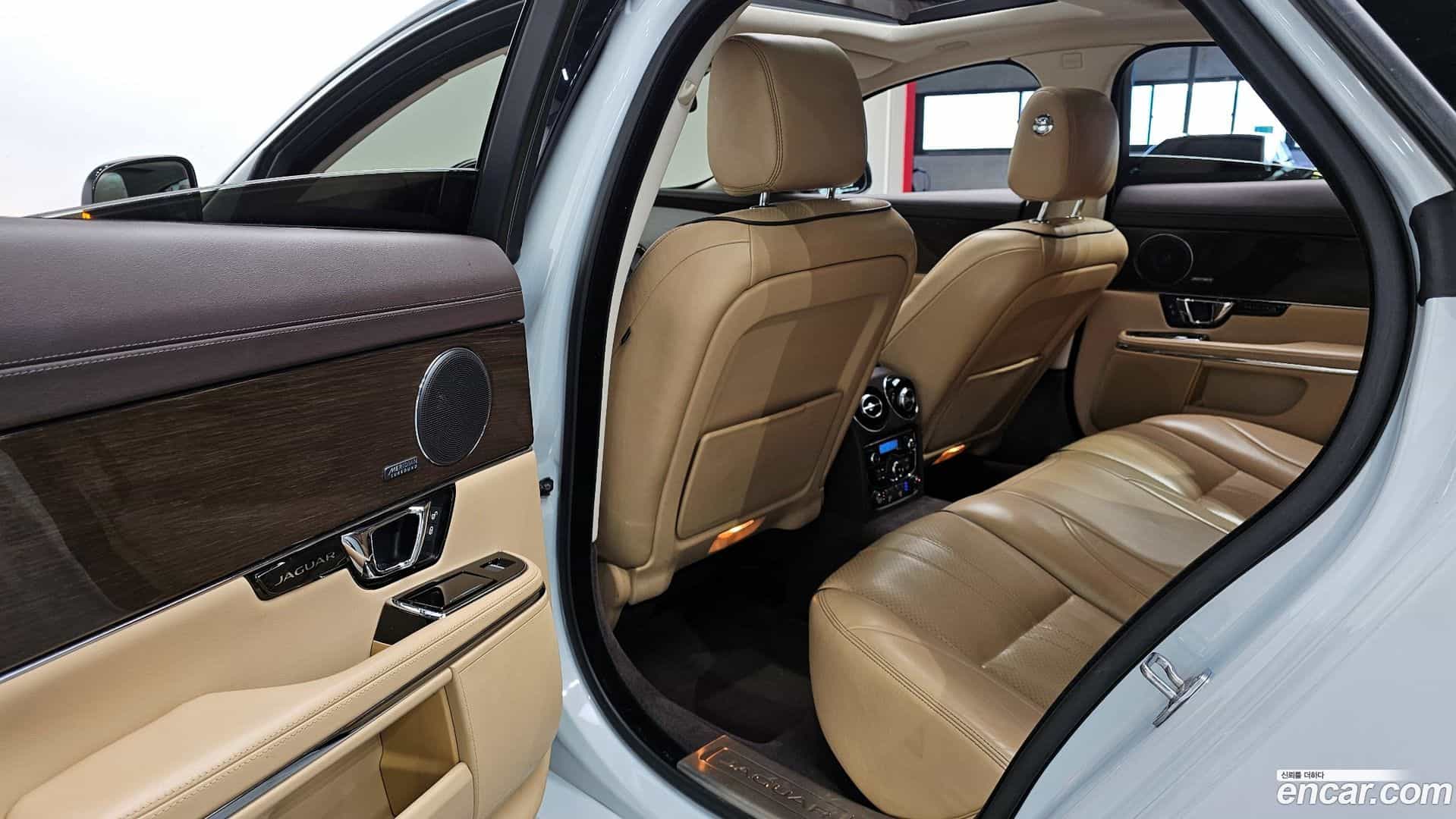 XJ Jaguar 2017.11-INNER-036
