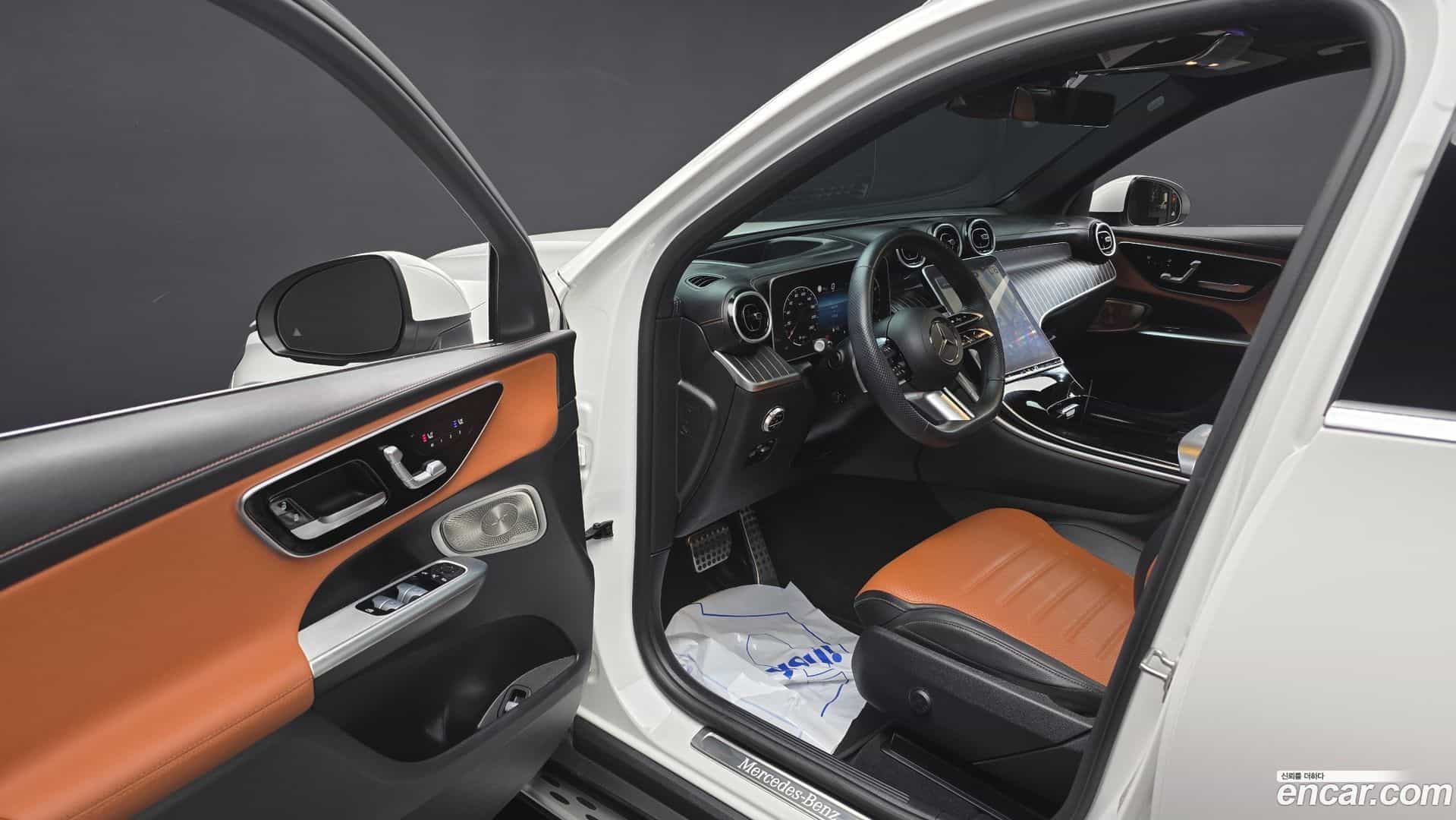 GLC-Class Mercedes-Benz 2024.2-INNER-010