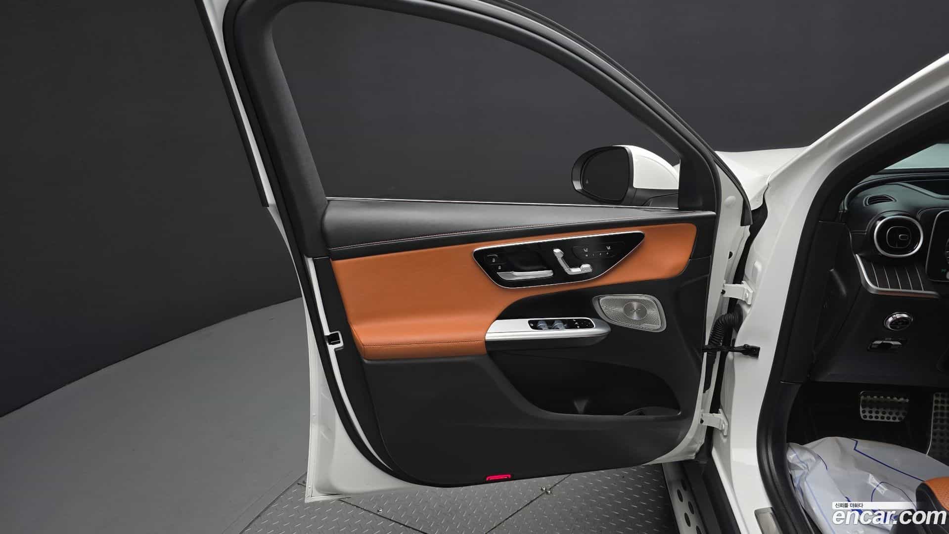 GLC-Class Mercedes-Benz 2024.2-INNER-034