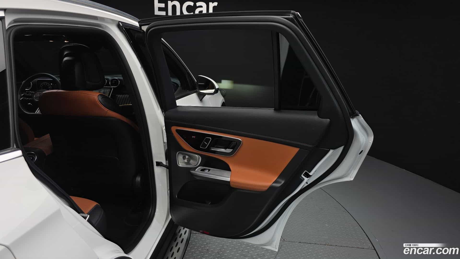 GLC-Class Mercedes-Benz 2024.2-INNER-035